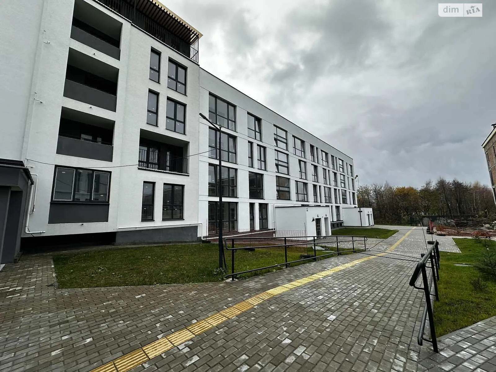 Продается 2-комнатная квартира 64.7 кв. м в Горишнем, ул. Героев Украины - фото 1