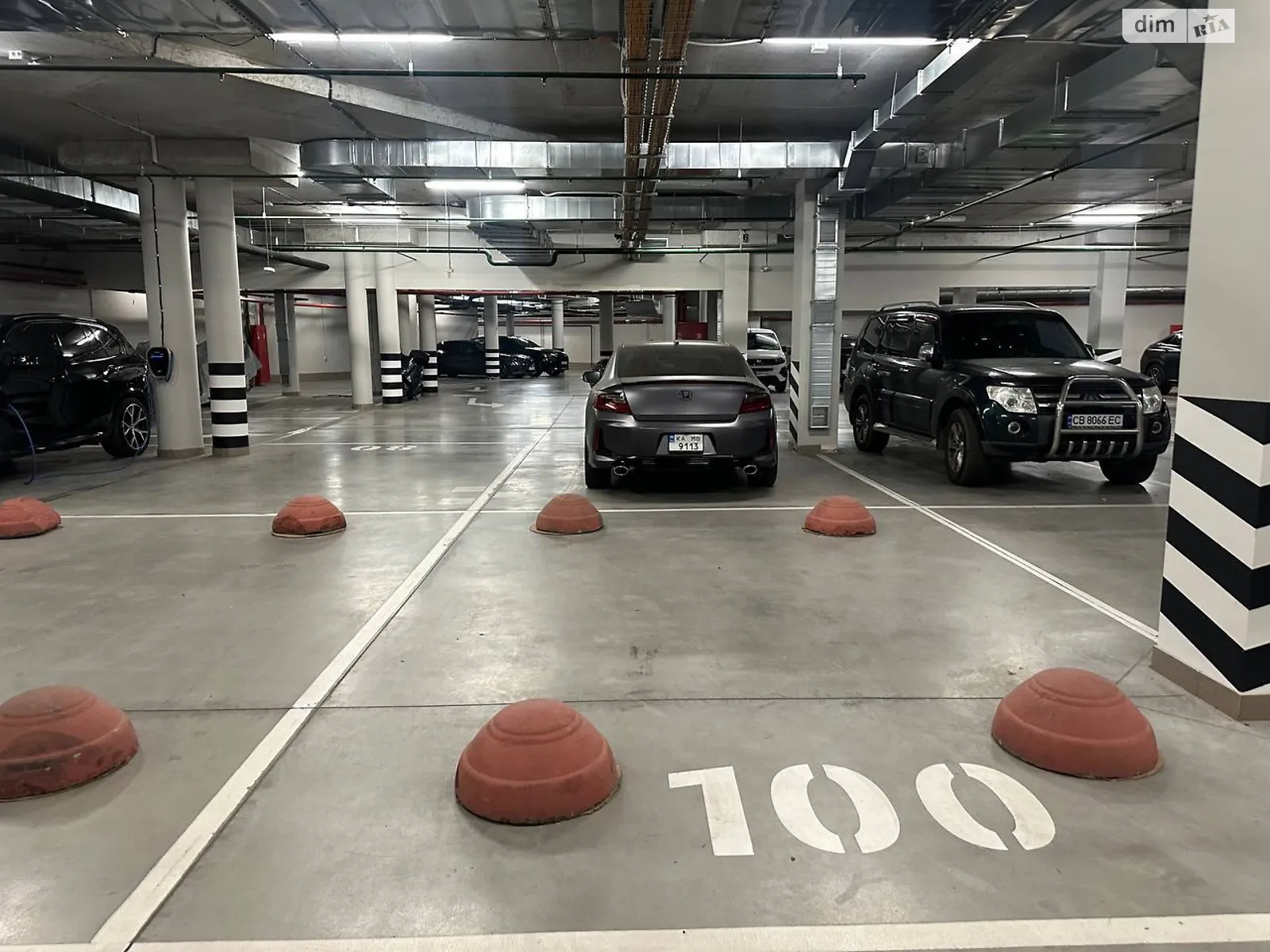 Продается подземный паркинг под легковое авто на 18 кв. м, цена: 30000 $ - фото 1