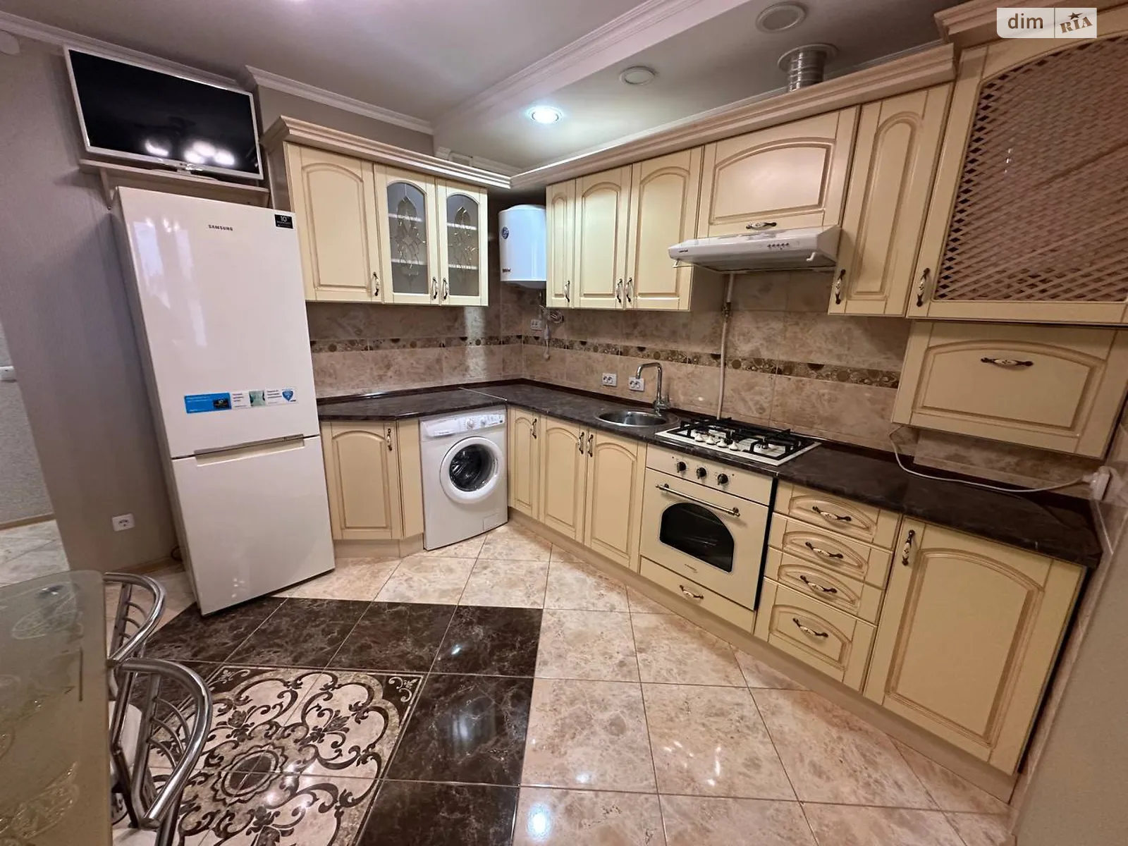 Сдается в аренду 1-комнатная квартира 46 кв. м в Ивано-Франковске, цена: 320 $ - фото 1