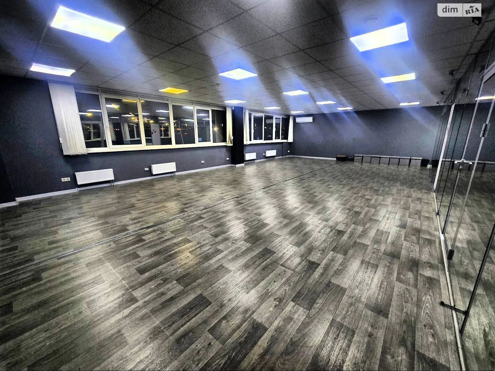 Сдается в аренду офис 121.2 кв. м в бизнес-центре, цена: 35000 грн - фото 1