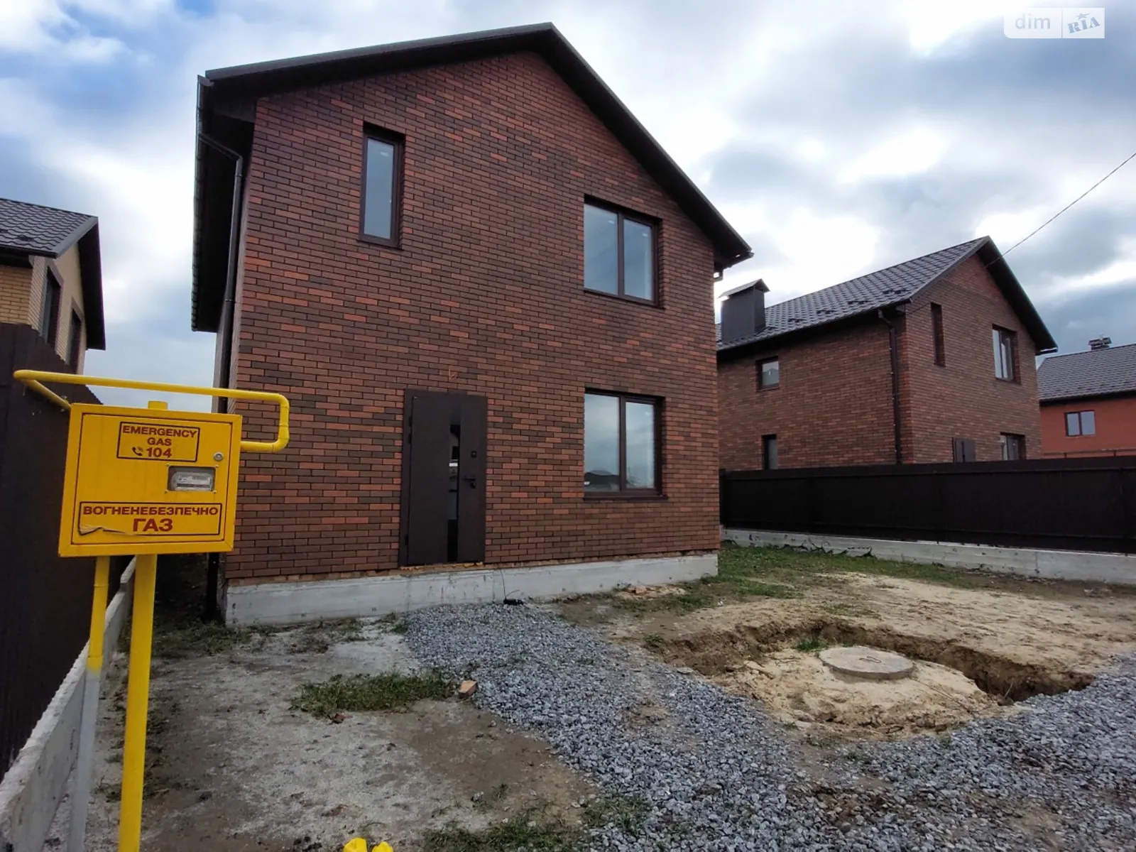 Продается дом на 2 этажа 105 кв. м с бассейном, цена: 89000 $ - фото 1