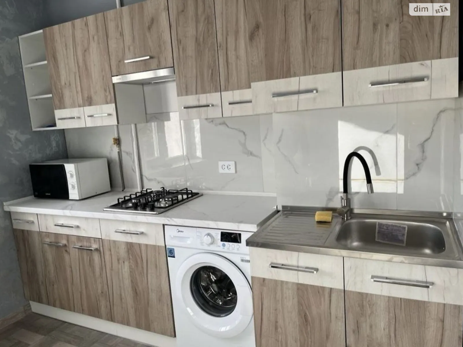 1-комнатная квартира 30 кв. м в Луцке, ул. Защитников Украины(Гордиюк) - фото 1