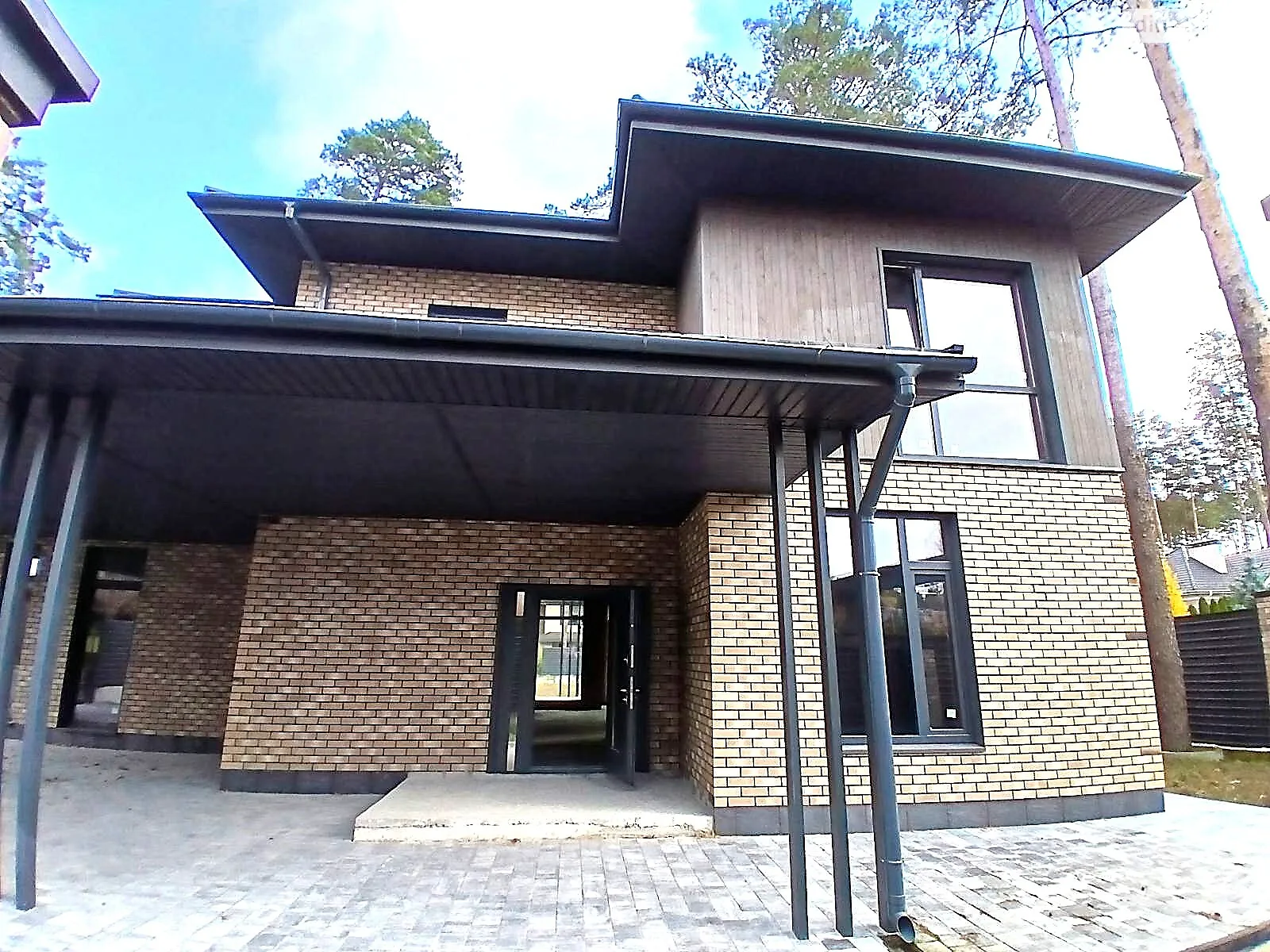 Продается дом на 2 этажа 215 кв. м с камином, цена: 440000 $ - фото 1