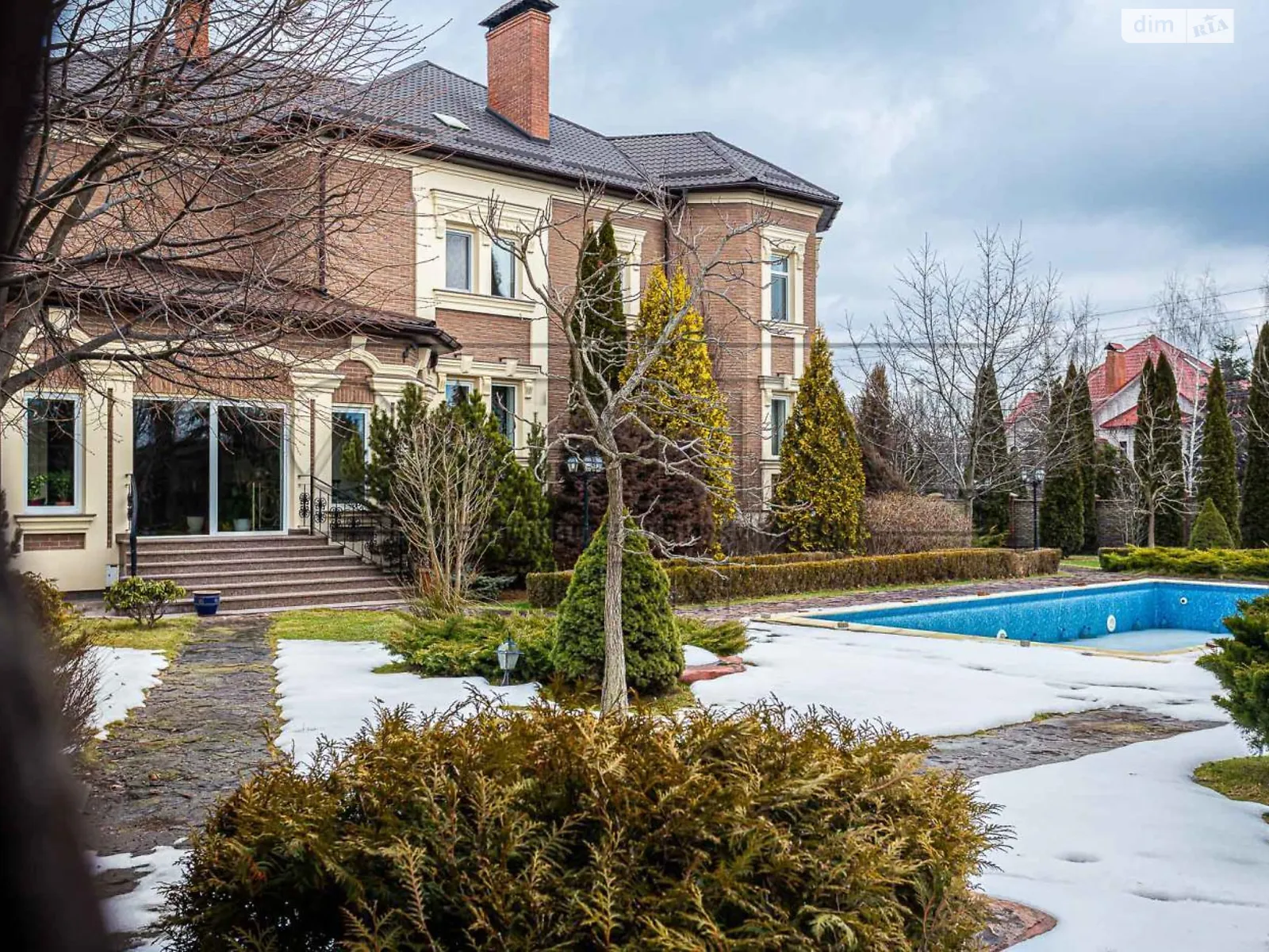 Продается дом на 3 этажа 750 кв. м с бассейном, цена: 850000 $ - фото 1