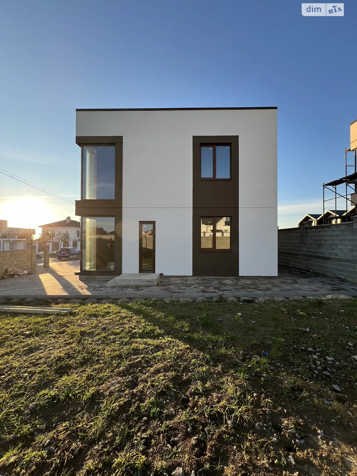 Продается дом на 2 этажа 160 кв. м с камином, цена: 154900 $ - фото 1