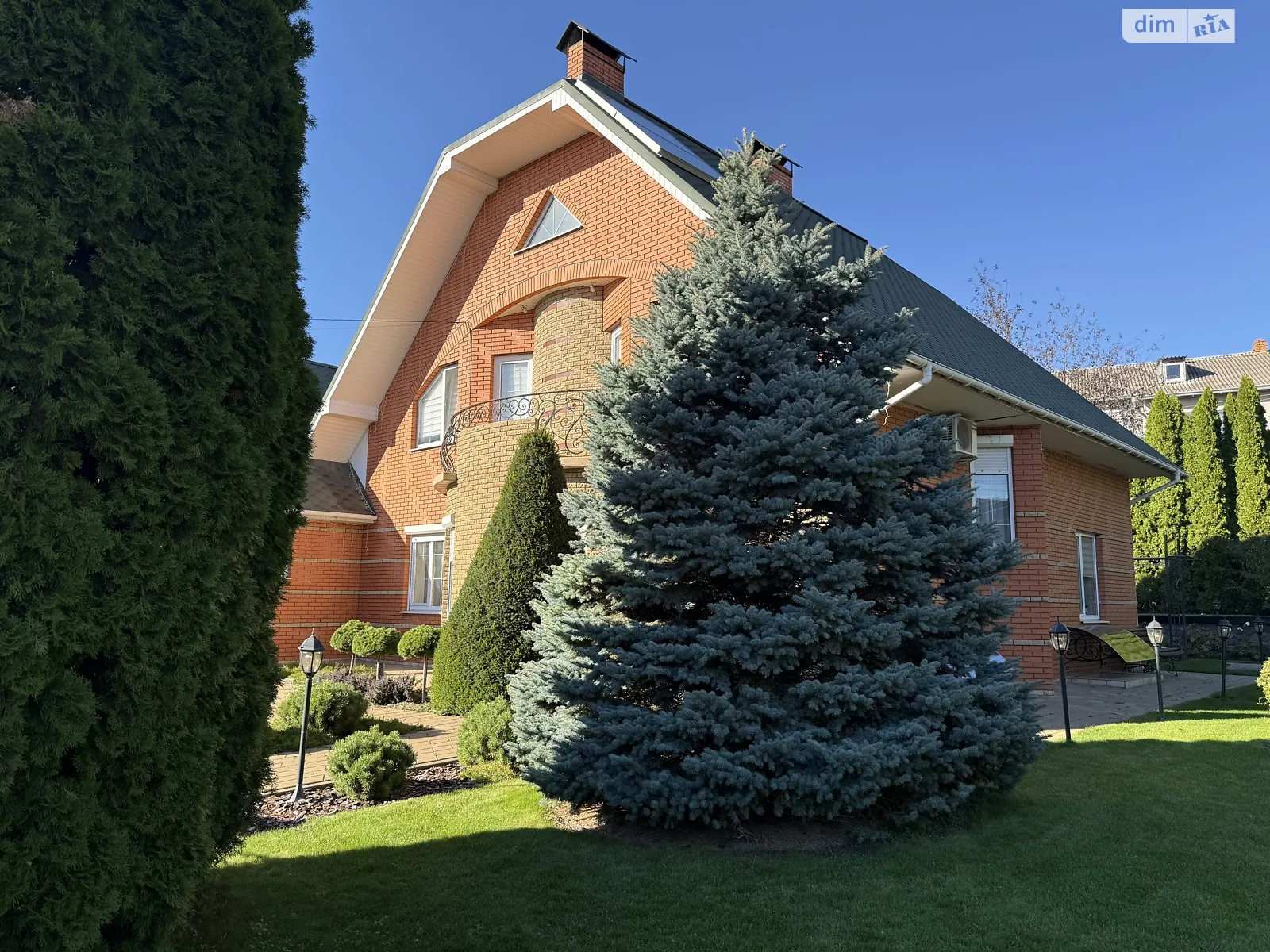 Продается дом на 2 этажа 295 кв. м с садом, цена: 350000 $ - фото 1