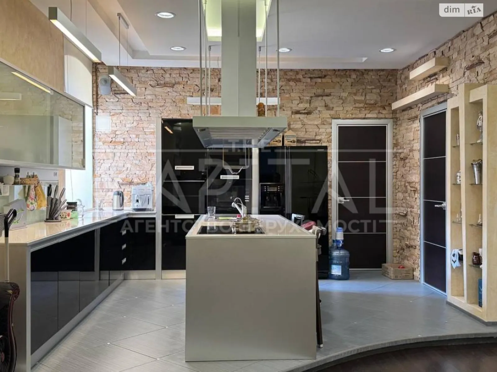 Сдается в аренду 5-комнатная квартира 241 кв. м в Киеве, ул. Евгения Чикаленко(Пушкинская), 19 - фото 1