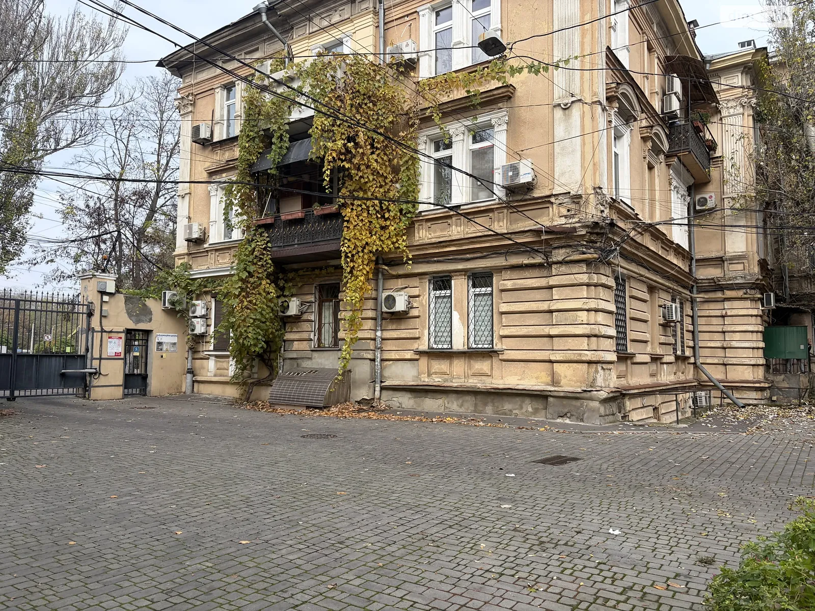 Продається 3-кімнатна квартира 76 кв. м у Одесі, вул. Канатна, 81 - фото 1