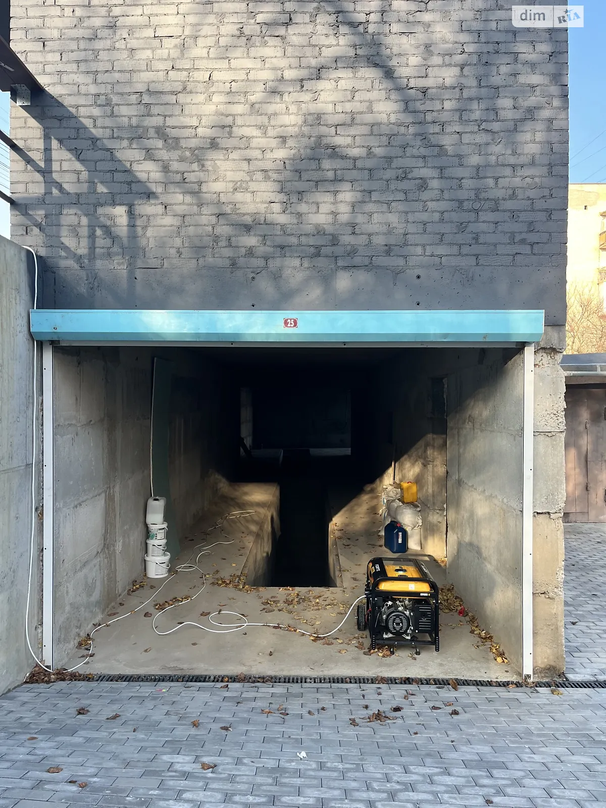 Сдается в аренду отдельно стоящий гараж под легковое авто на 25 кв. м, цена: 5000 грн - фото 1