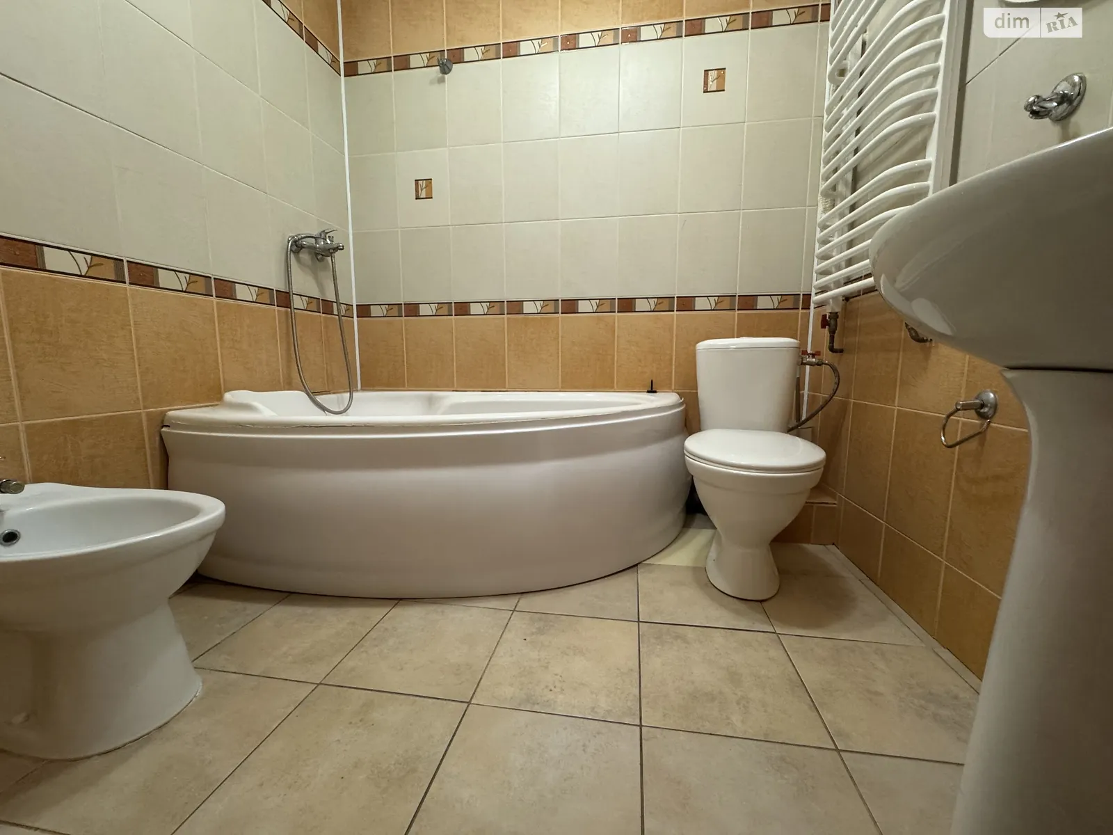 Здається в оренду будинок 2 поверховий 110 кв. м з каміном, цена: 400 $ - фото 1