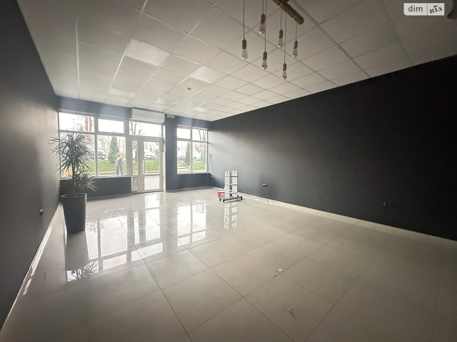 Сдается в аренду помещения свободного назначения 74 кв. м в 10-этажном здании, цена: 37000 грн - фото 1