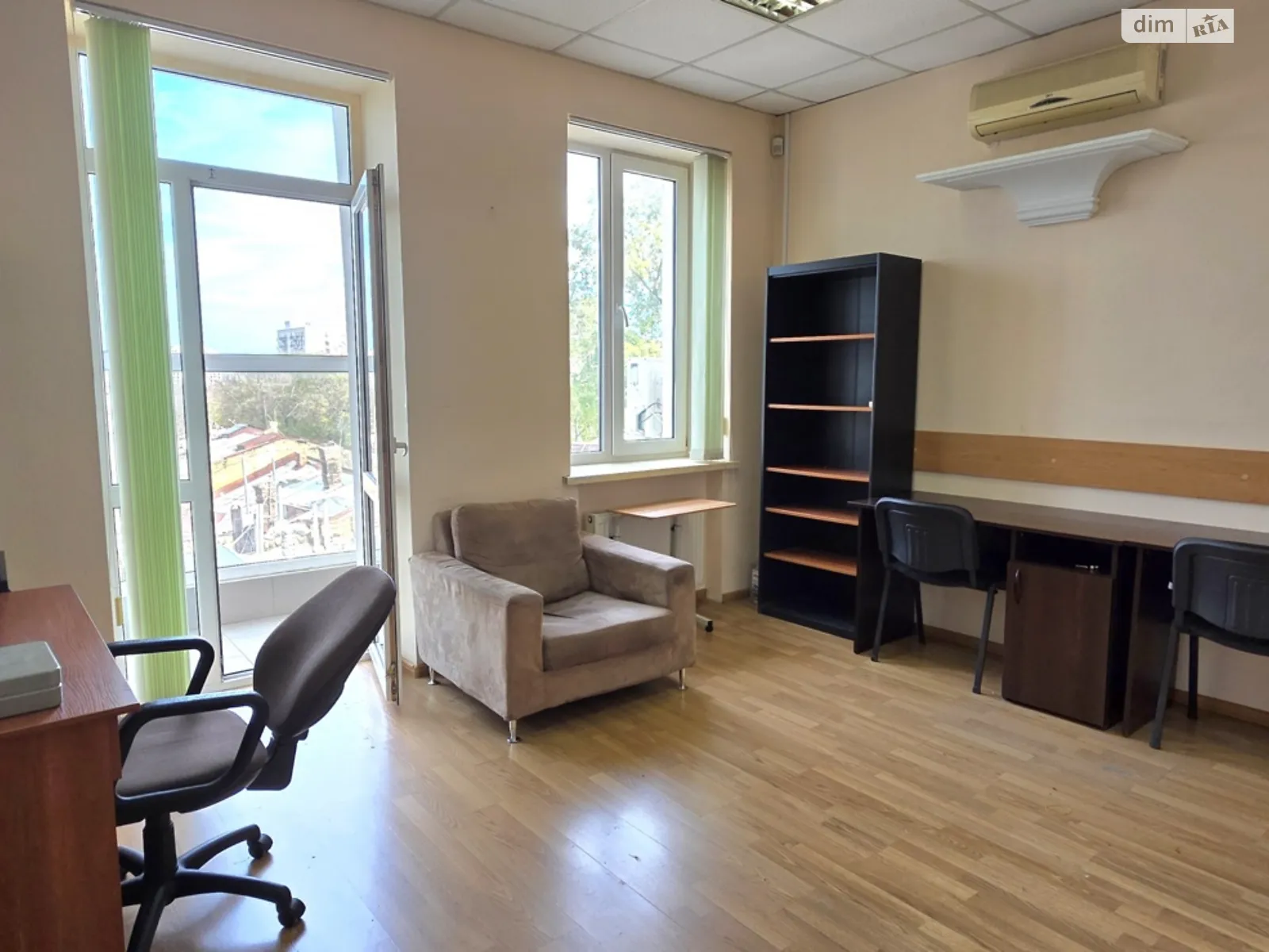 Здається в оренду офіс 70 кв. м в бізнес-центрі, цена: 490 $ - фото 1