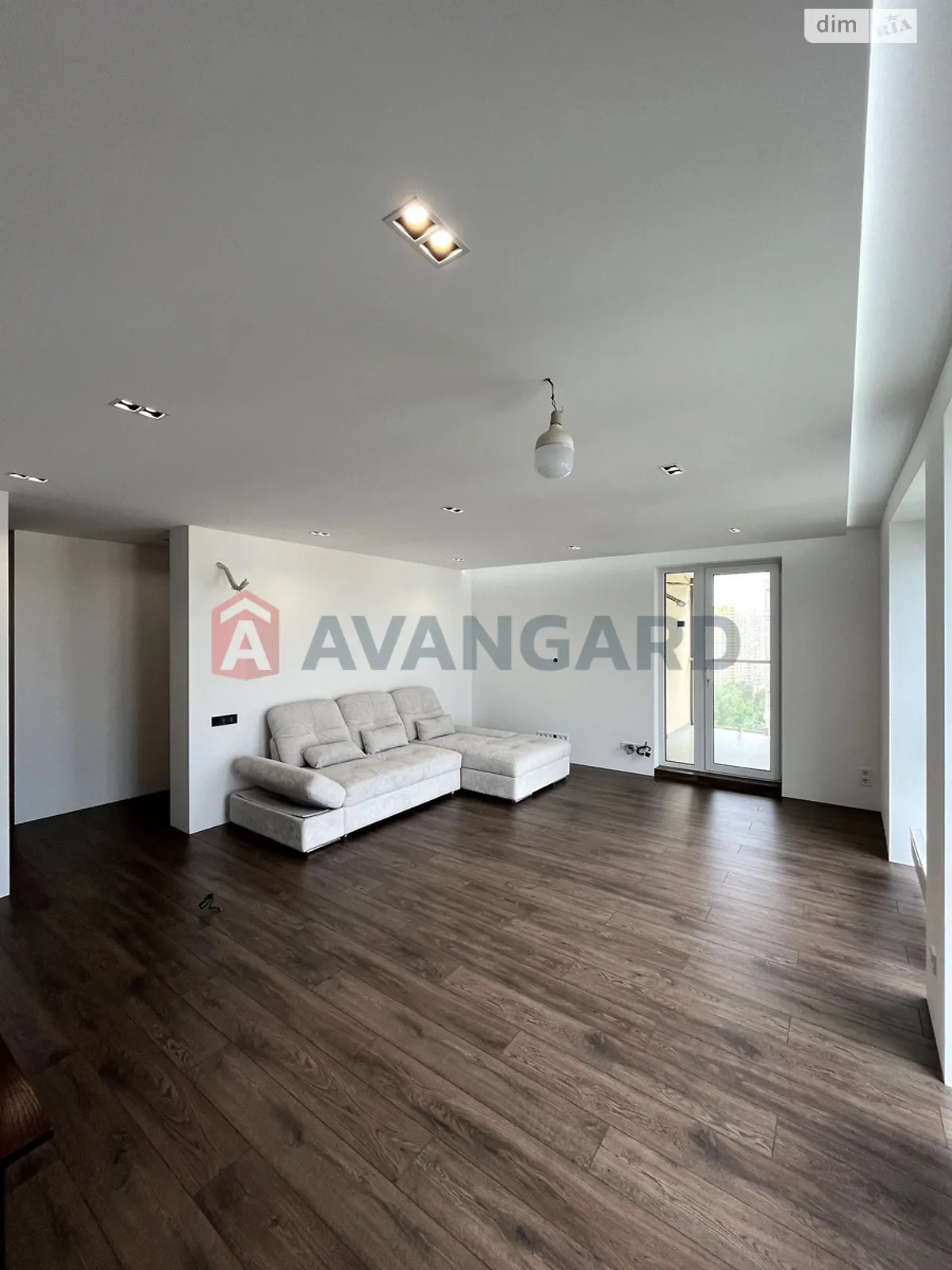 Продається 1-кімнатна квартира 69.2 кв. м у Києві, вул. Князя Романа Мстиславича(Генерала Жмаченка), 28Б - фото 1