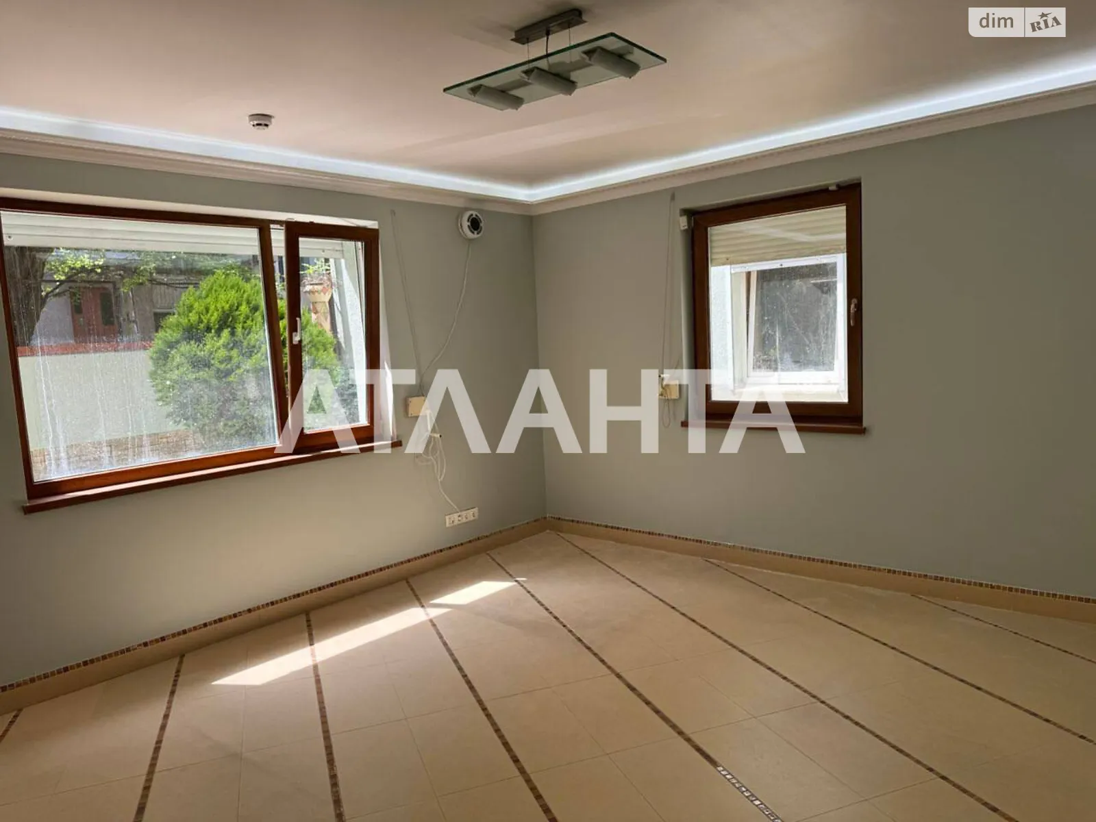 Сдается в аренду офис 61 кв. м в бизнес-центре, цена: 600 $ - фото 1