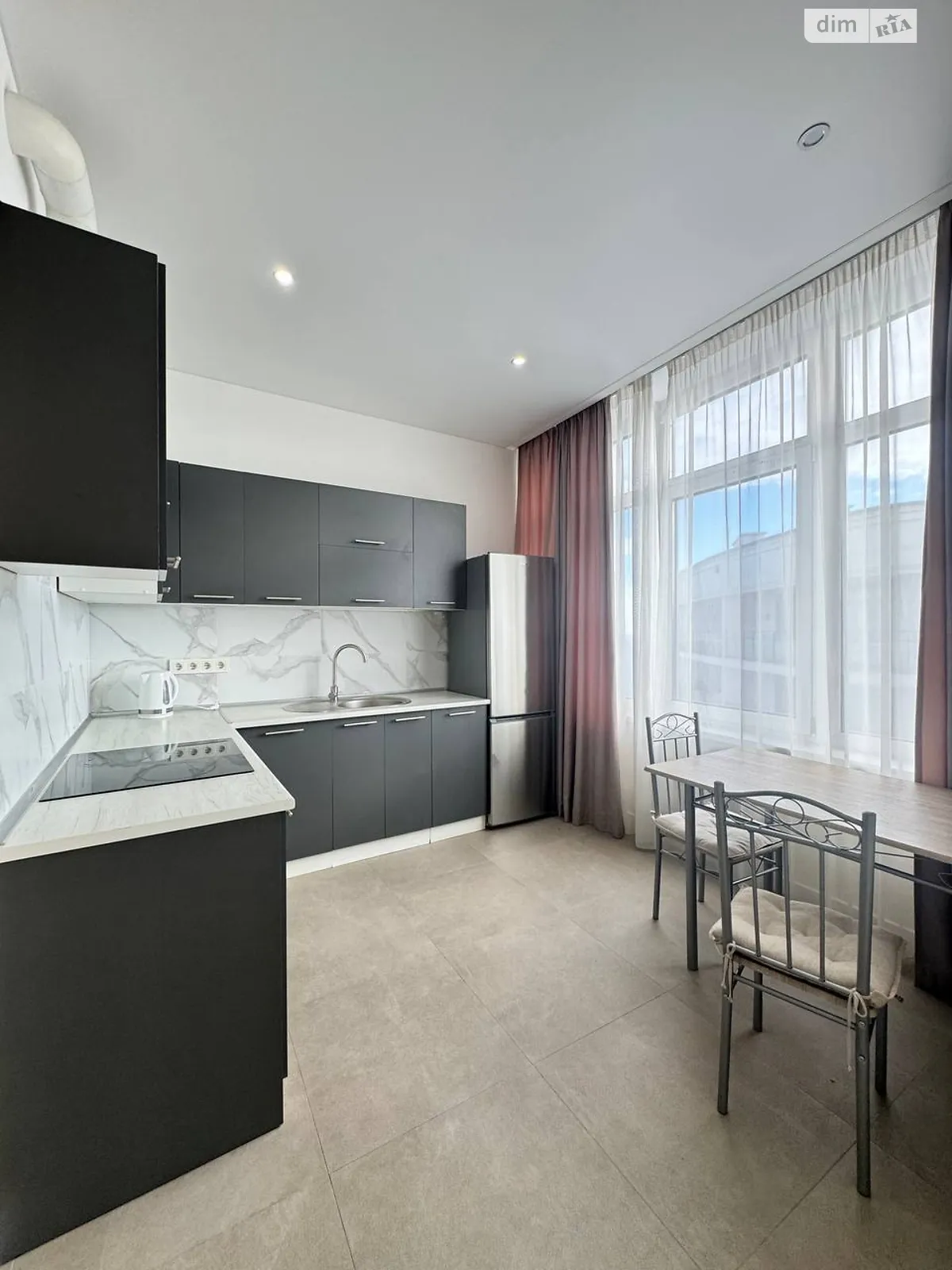 Продается 1-комнатная квартира 38 кв. м в Одессе, ул. Валерия Самофалова, 16А/1 - фото 1