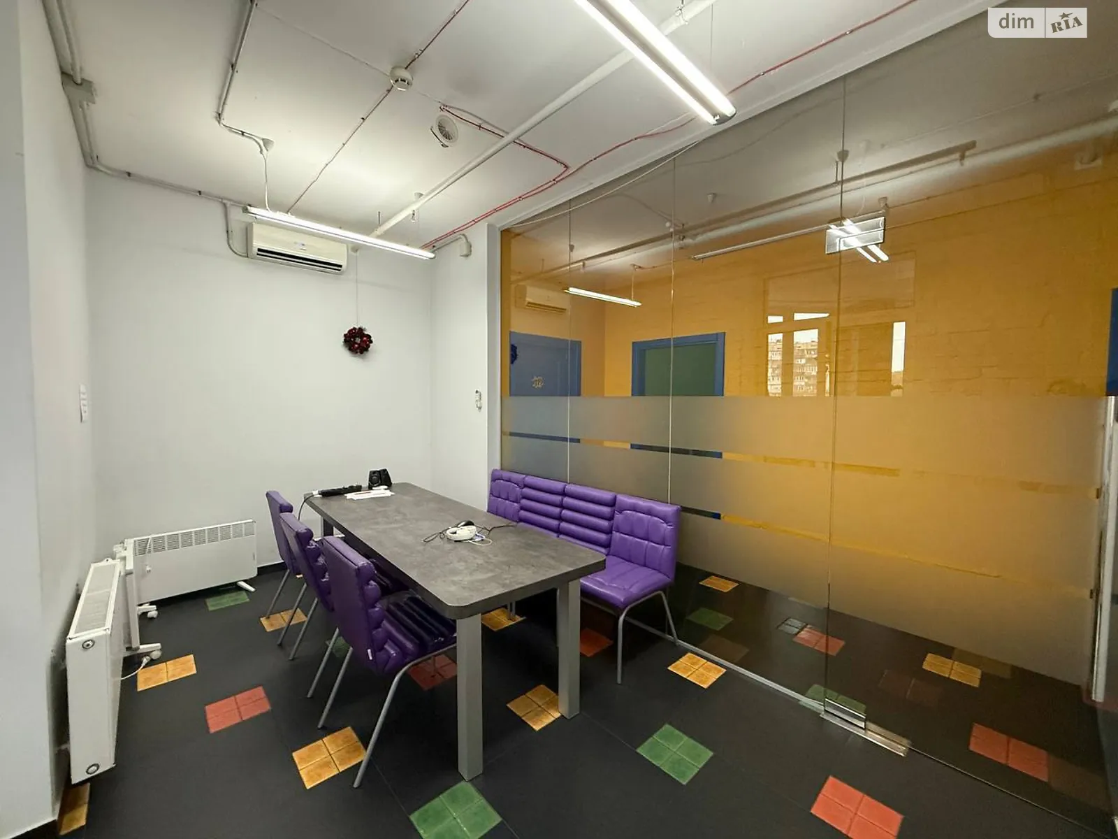 Сдается в аренду офис 295 кв. м в бизнес-центре, цена: 75250 грн - фото 1