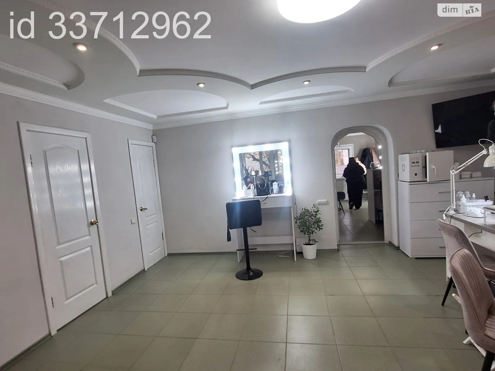 Сдается в аренду офис 56 кв. м в бизнес-центре, цена: 13500 грн - фото 1