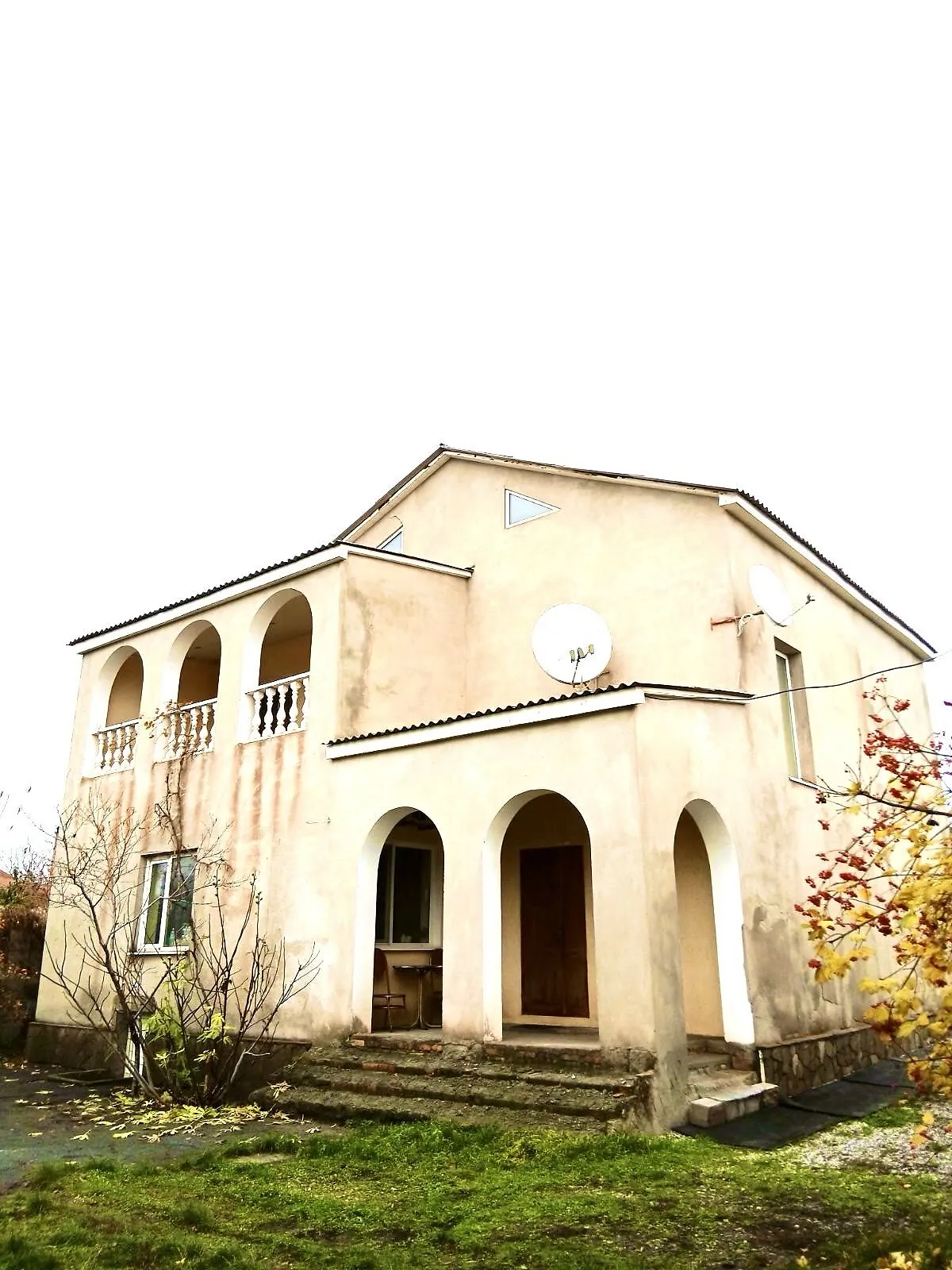 Продается дом на 2 этажа 214 кв. м с подвалом, цена: 220000 $ - фото 1