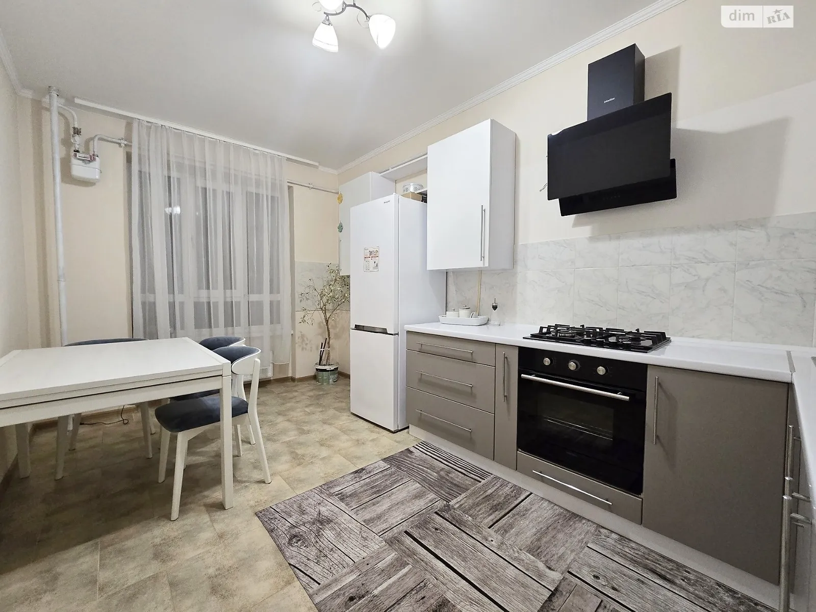 Сдается в аренду 1-комнатная квартира 43 кв. м в Черновцах, ул. Главная - фото 1