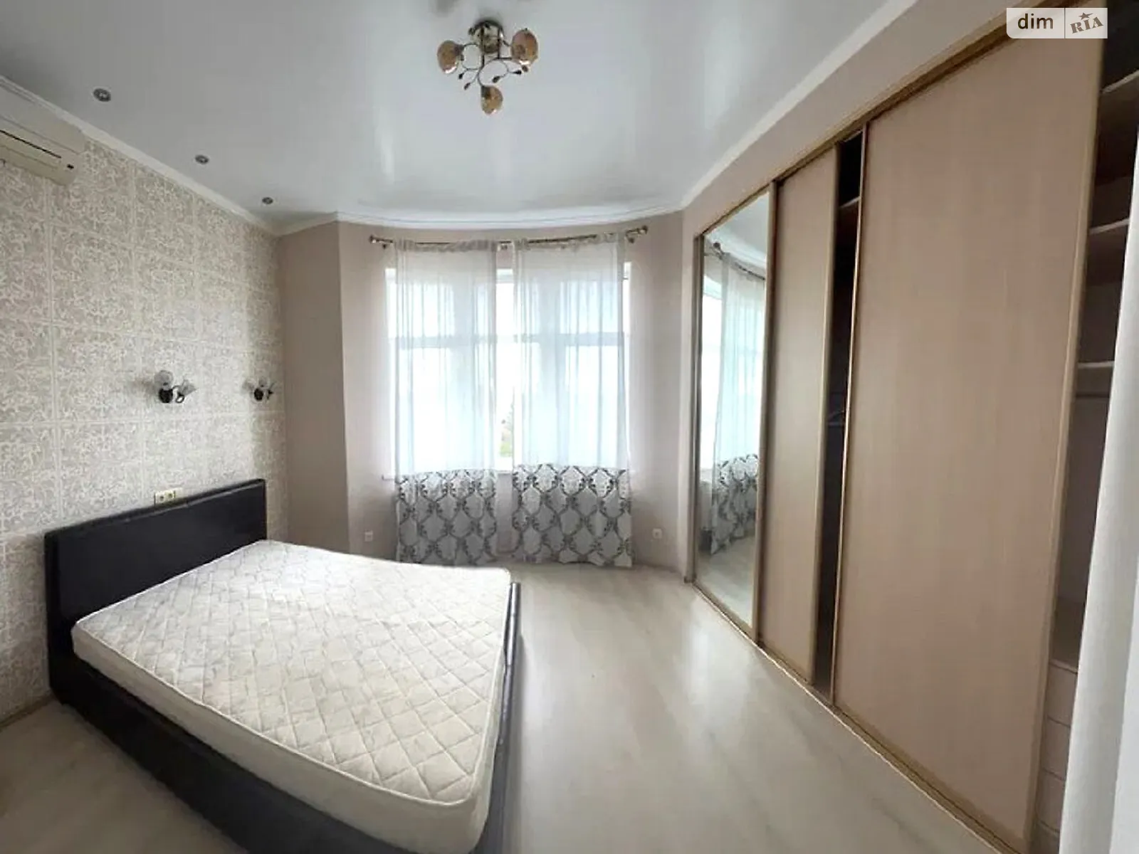 Сдается в аренду 1-комнатная квартира 65 кв. м в Одессе, цена: 400 $ - фото 1