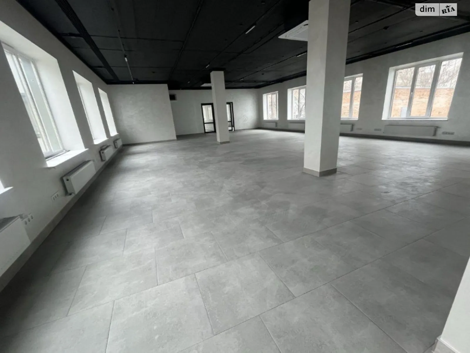 Здається в оренду приміщення вільного призначення 200 кв. м в 3-поверховій будівлі, цена: 80000 грн - фото 1