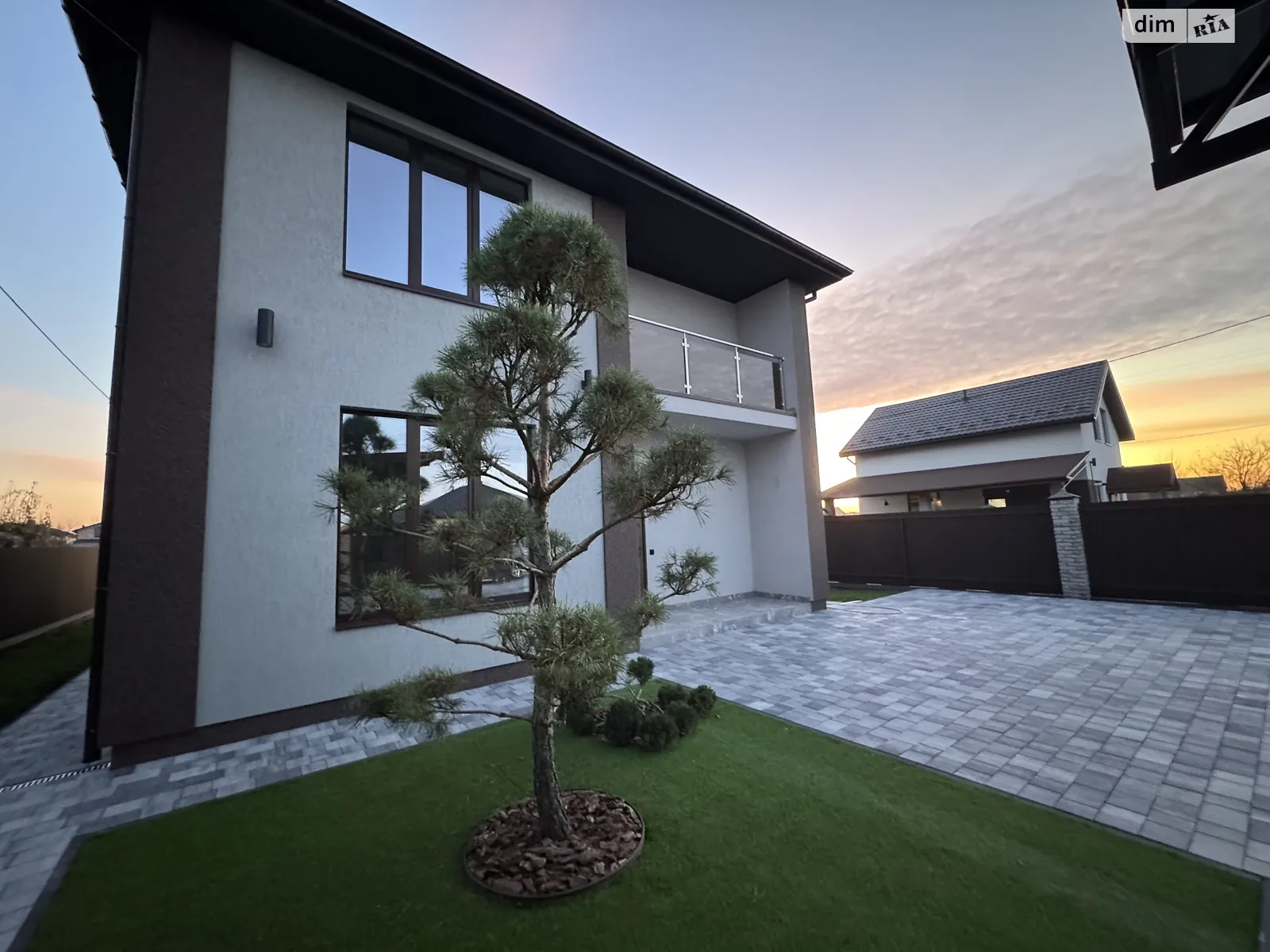 Продается дом на 2 этажа 160 кв. м с террасой, цена: 230000 $ - фото 1