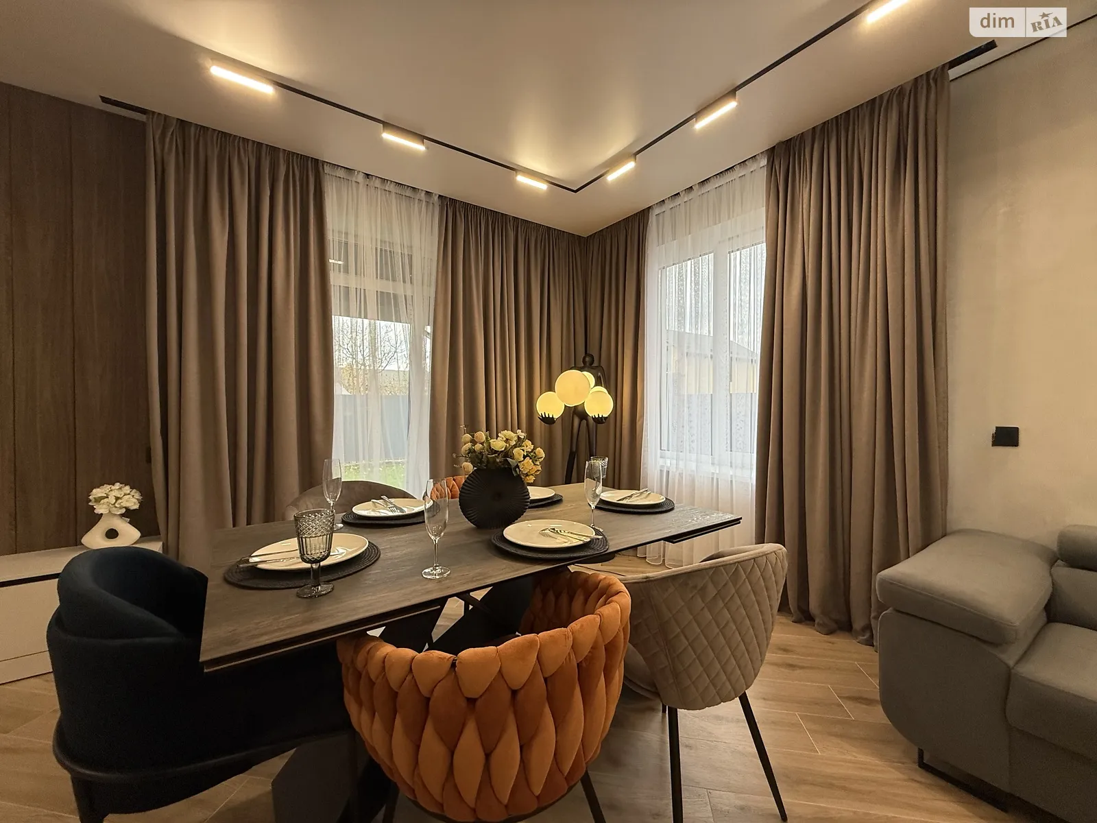 Продается дом на 2 этажа 130 кв. м с гаражом, цена: 237000 $ - фото 1