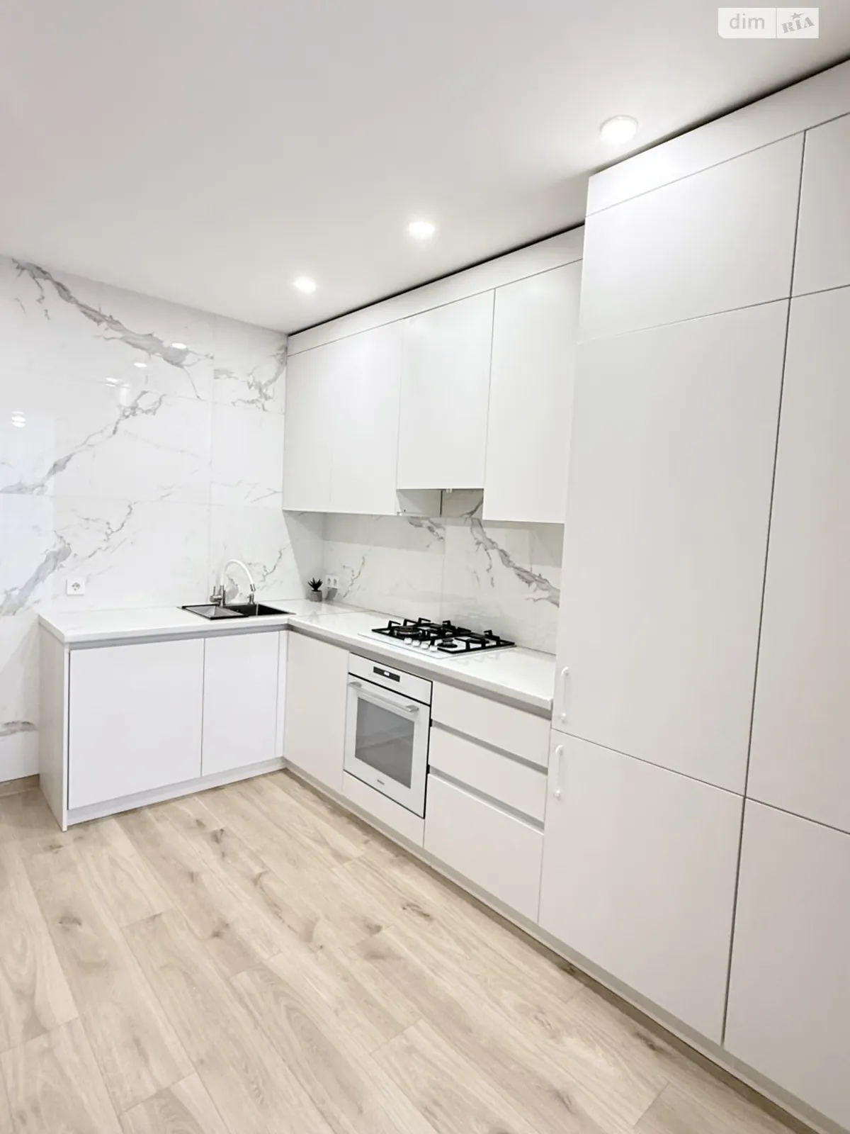 Продается 1-комнатная квартира 40 кв. м в Ровно, ул. Студенческая, 34А - фото 1