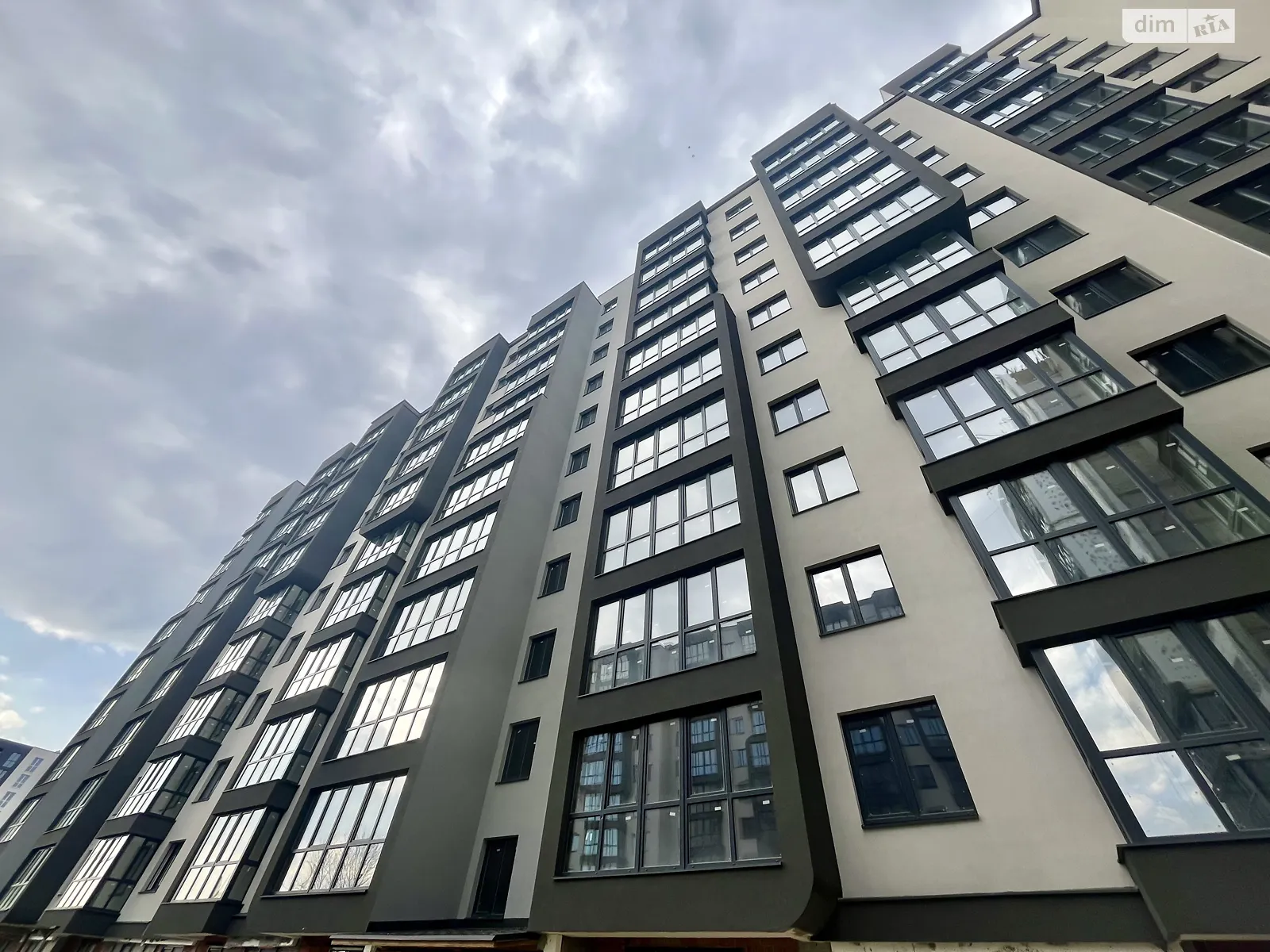 Продается 1-комнатная квартира 48 кв. м в Львове, ул. Роксоляны - фото 1