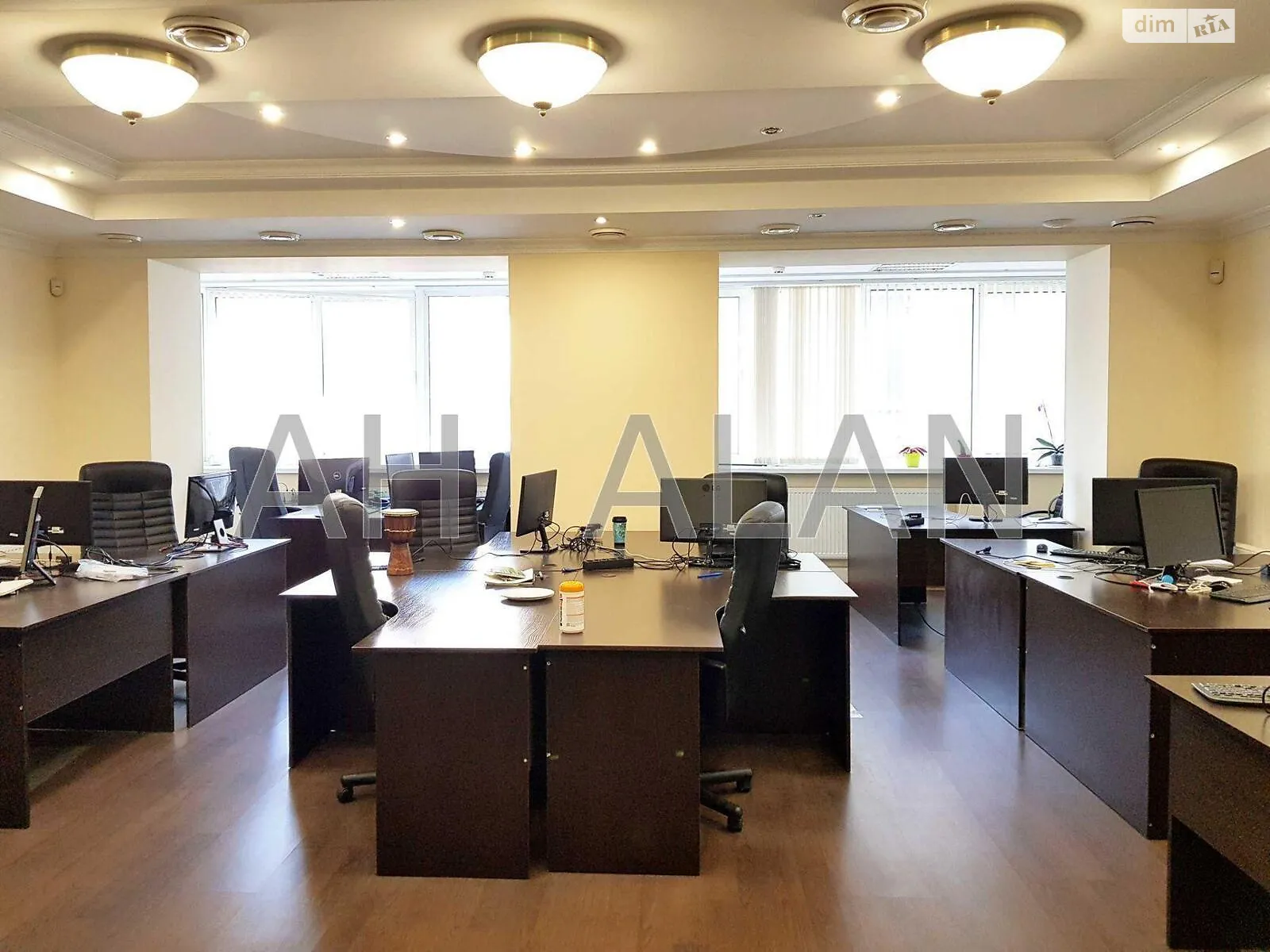 Сдается в аренду офис 680 кв. м в бизнес-центре, цена: 12920 $ - фото 1