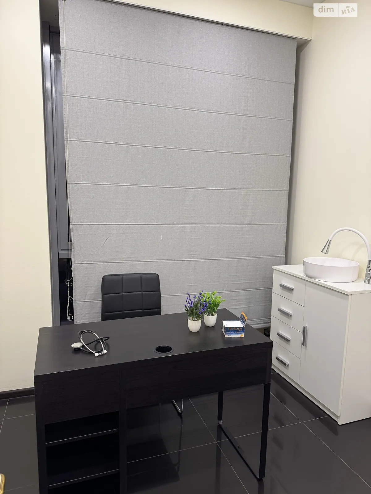 Сдается в аренду объект сферы услуг 13 кв. м в 2-этажном здании, цена: 15000 грн - фото 1