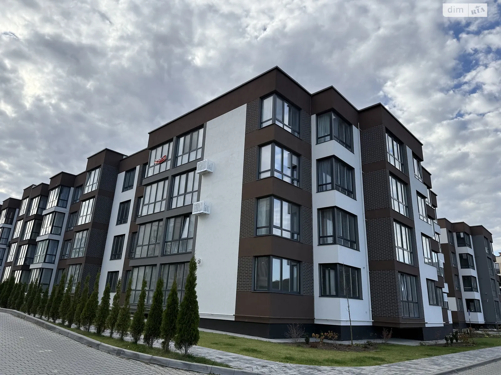 Продается 1-комнатная квартира 61 кв. м в Лисиничах, ул. Золотая, 2 - фото 1