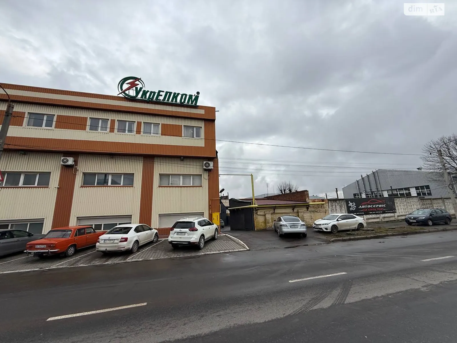 Сдается в аренду отдельно стоящий гараж универсальный на 200 кв. м, цена: 30000 грн - фото 1