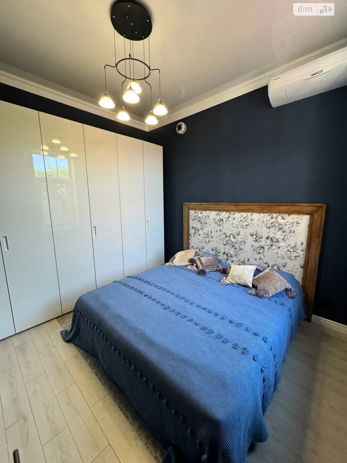 Продается дом на 2 этажа 330 кв. м с верандой, цена: 580000 $ - фото 1