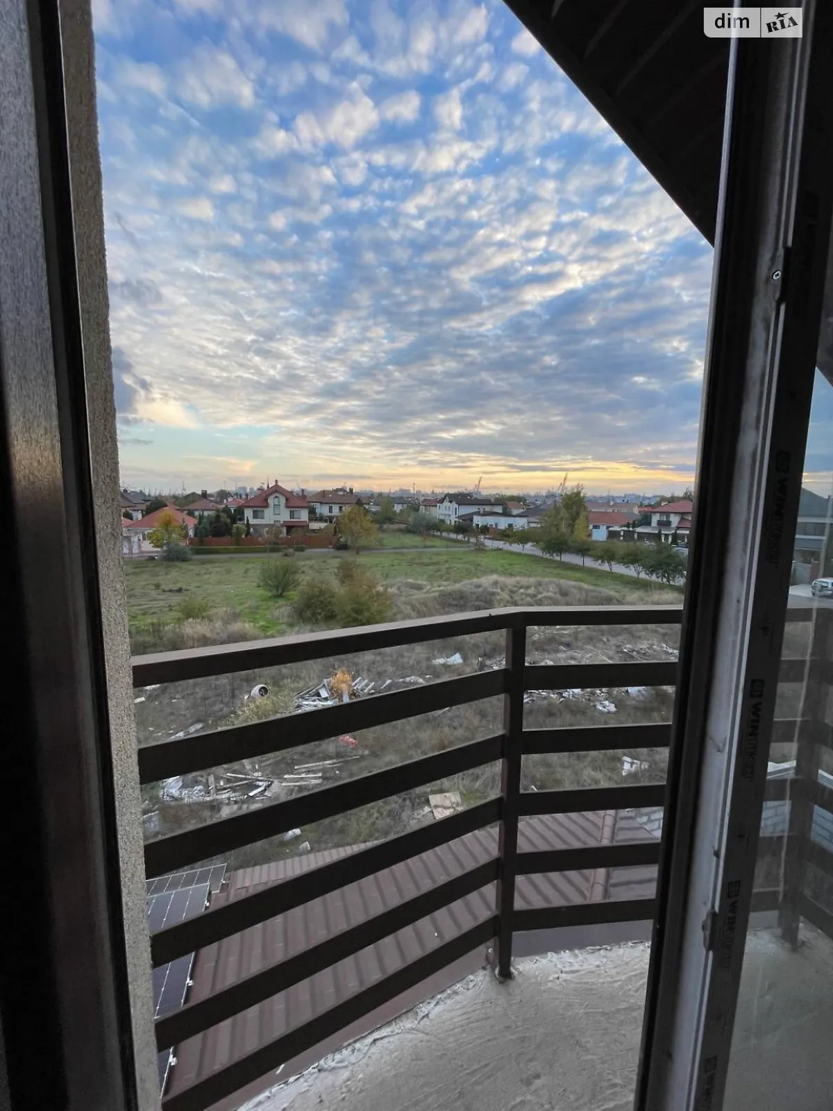 Продается дом на 3 этажа 230 кв. м с подвалом, цена: 230000 $ - фото 1