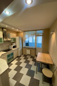 Продаж квартири, Київ, р‑н. Святошин, ст.м. Житомирська, Верховинна вулиця, буд. 37