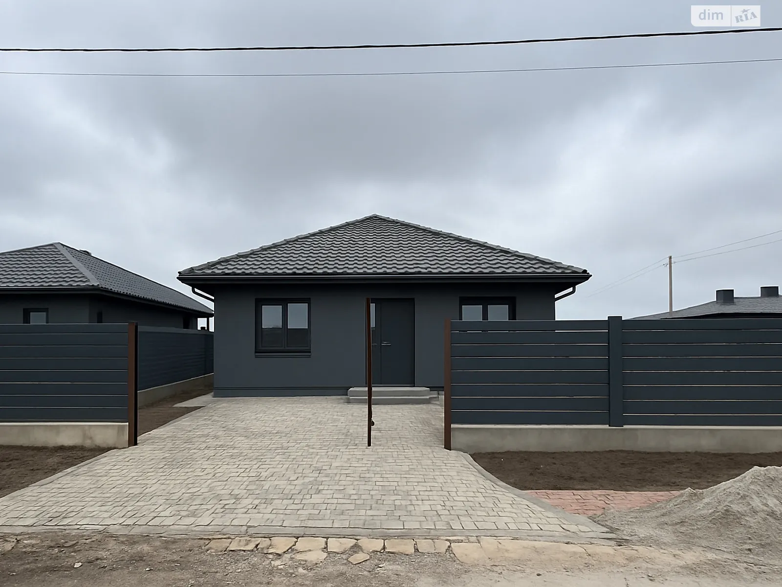 Продается одноэтажный дом 130 кв. м с камином, цена: 103900 $ - фото 1