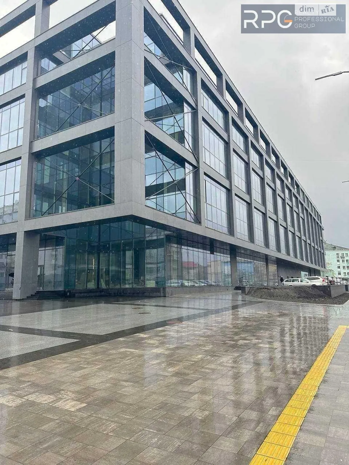 Сдается в аренду офис 5600 кв. м в бизнес-центре, цена: 100800 $ - фото 1