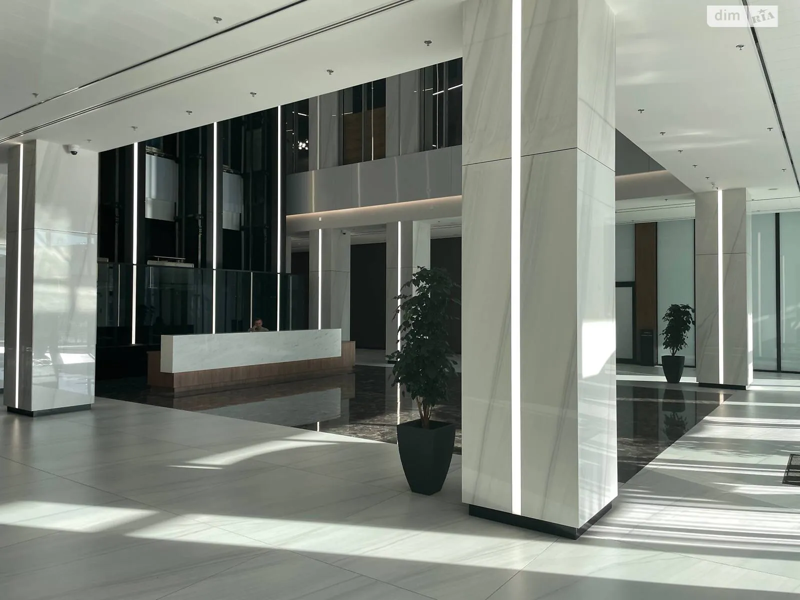 Сдается в аренду офис 5600 кв. м в бизнес-центре, цена: 100800 $ - фото 1