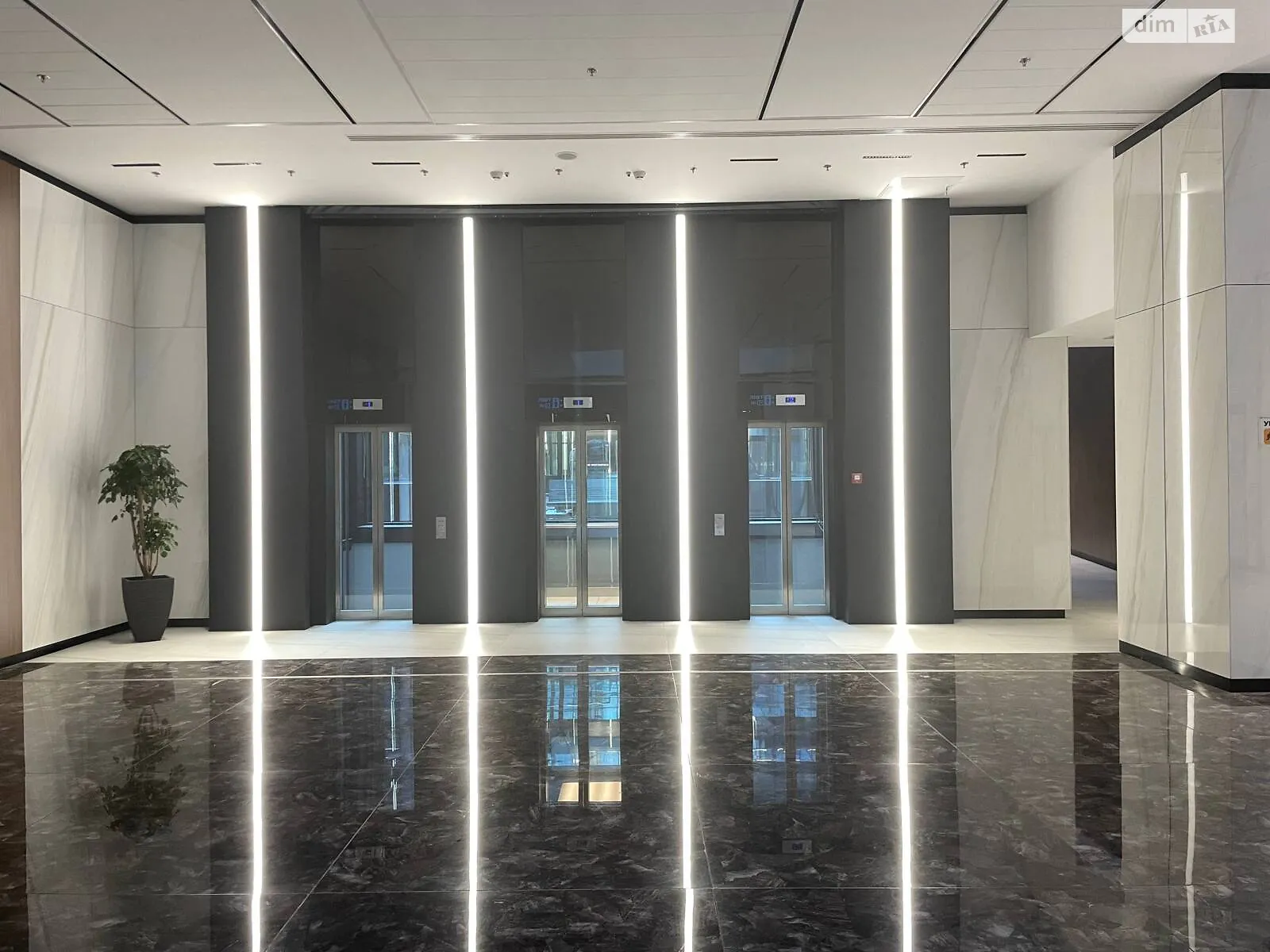 Сдается в аренду офис 2800 кв. м в бизнес-центре, цена: 50400 $ - фото 1