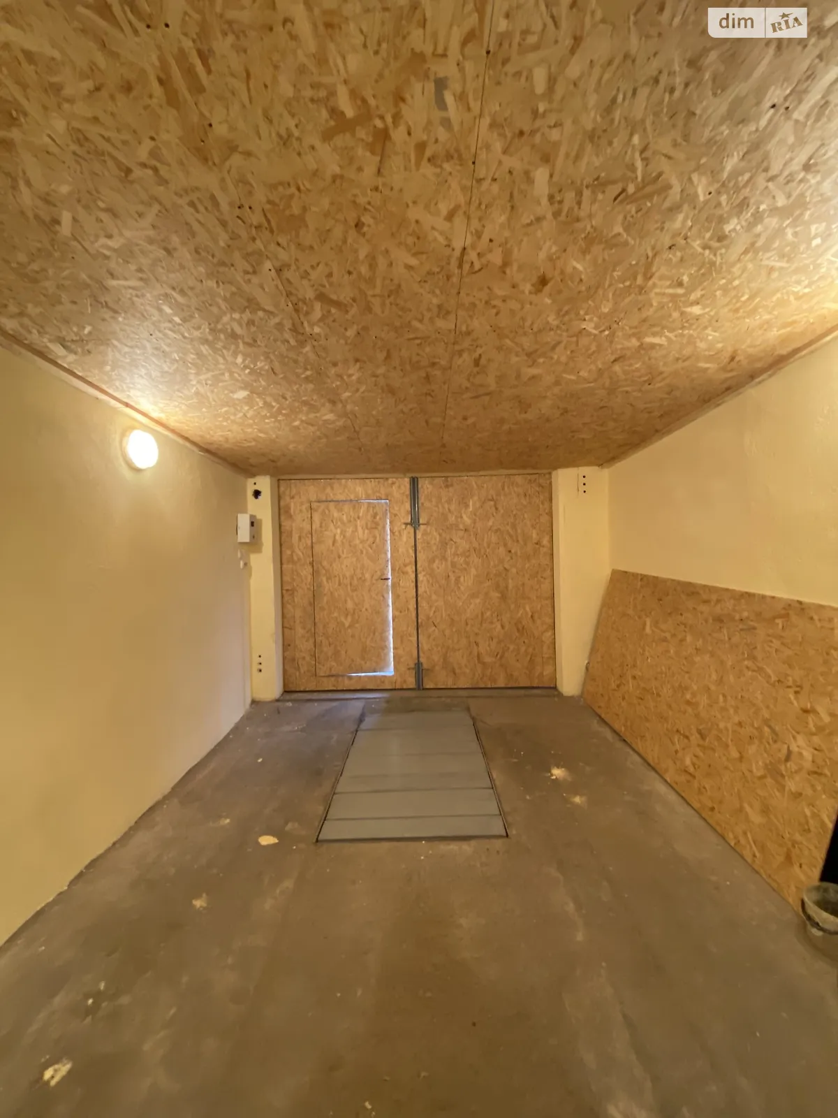 Продается место в гаражном кооперативе под легковое авто на 18.6 кв. м, цена: 10500 $ - фото 1