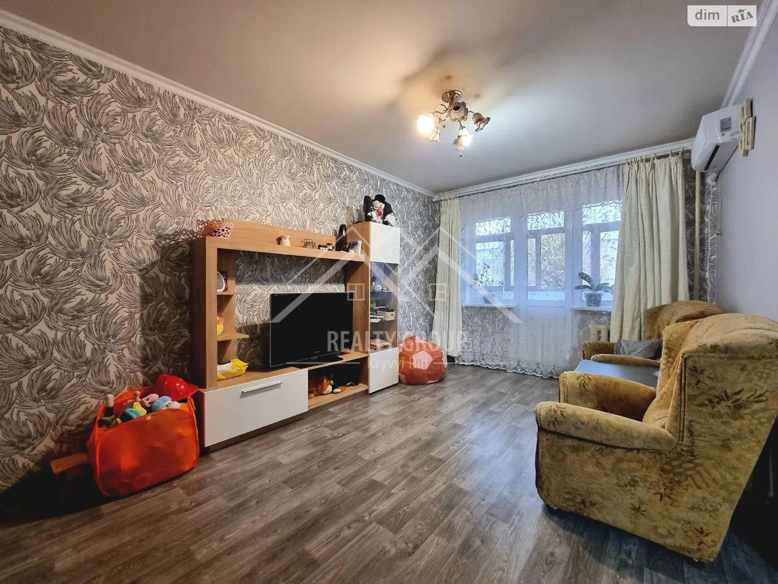 Продается 3-комнатная квартира 57.8 кв. м в Кривом Роге, ул. Виталия Матусевича(XXII Партсъезда) - фото 1