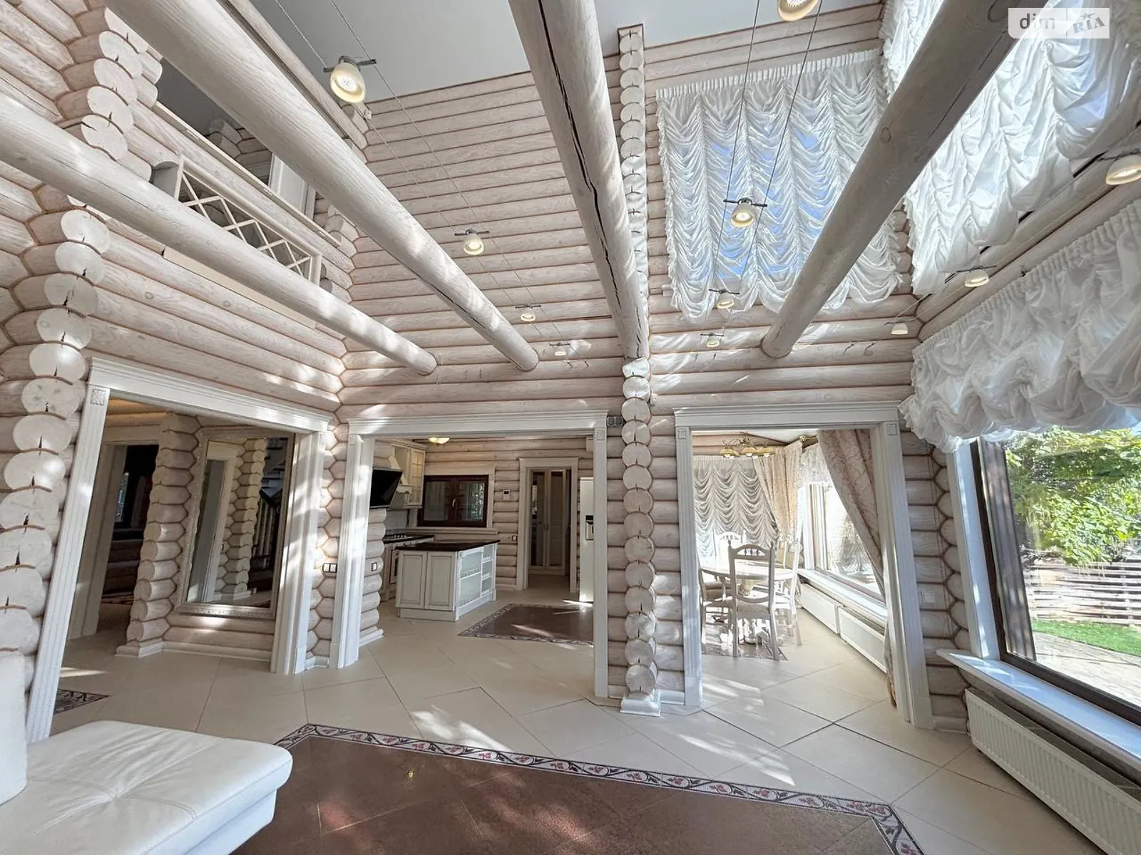 Продается дом на 2 этажа 229 кв. м с участком, цена: 200000 € - фото 1