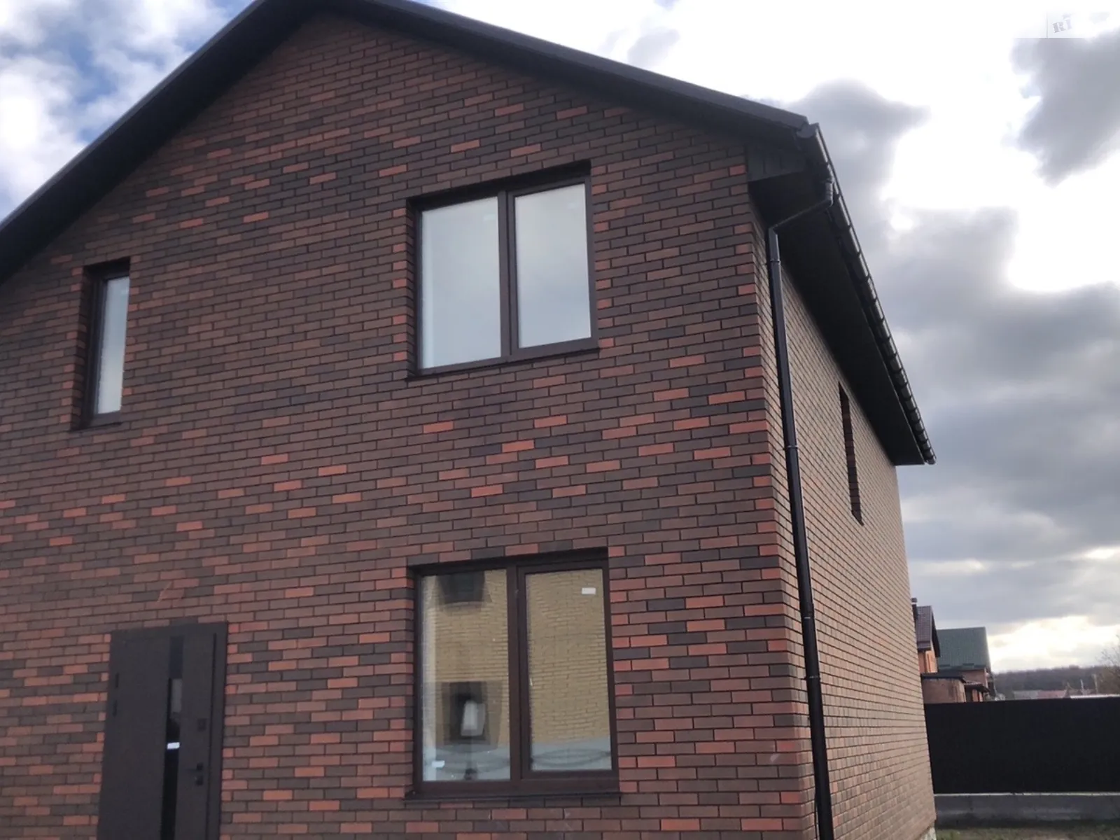 Продается дом на 2 этажа 120 кв. м с садом, цена: 85000 $ - фото 1