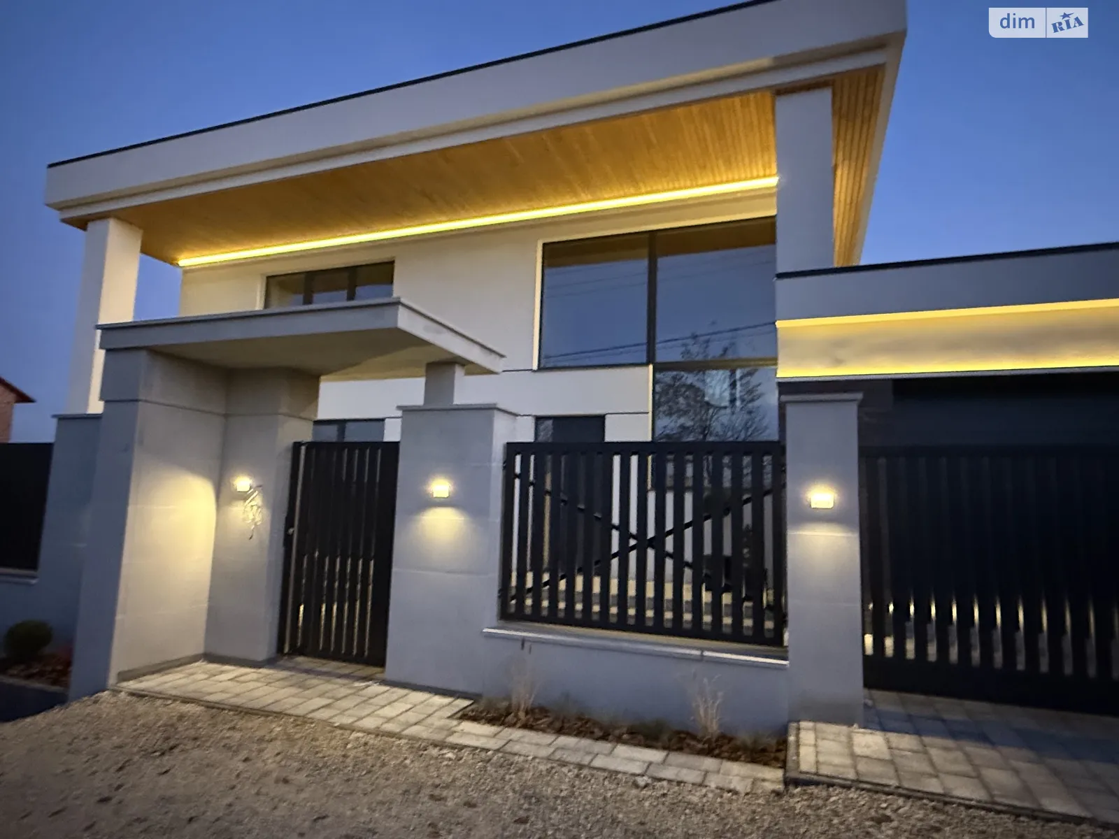 Продається будинок 2 поверховий 240 кв. м з ділянкою, цена: 300000 $ - фото 1