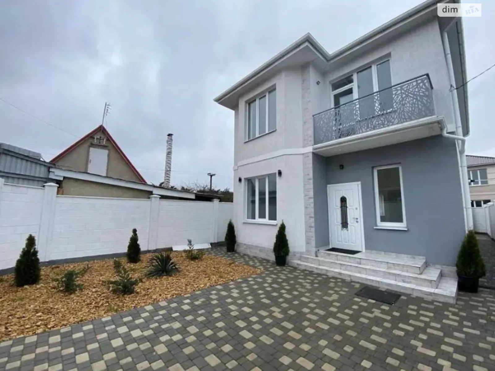 Сдается в аренду дом на 2 этажа 150 кв. м с садом, цена: 1500 $ - фото 1