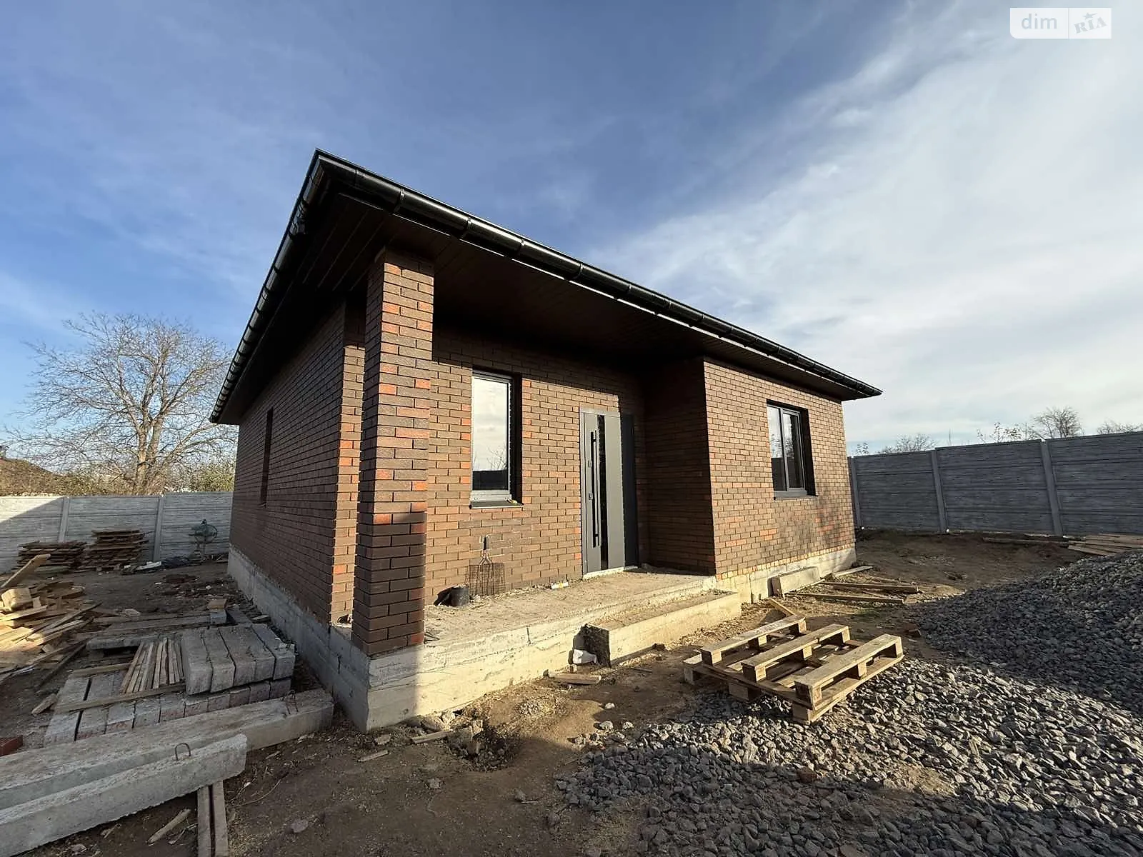 Продается одноэтажный дом 75 кв. м с бассейном, цена: 77400 $ - фото 1