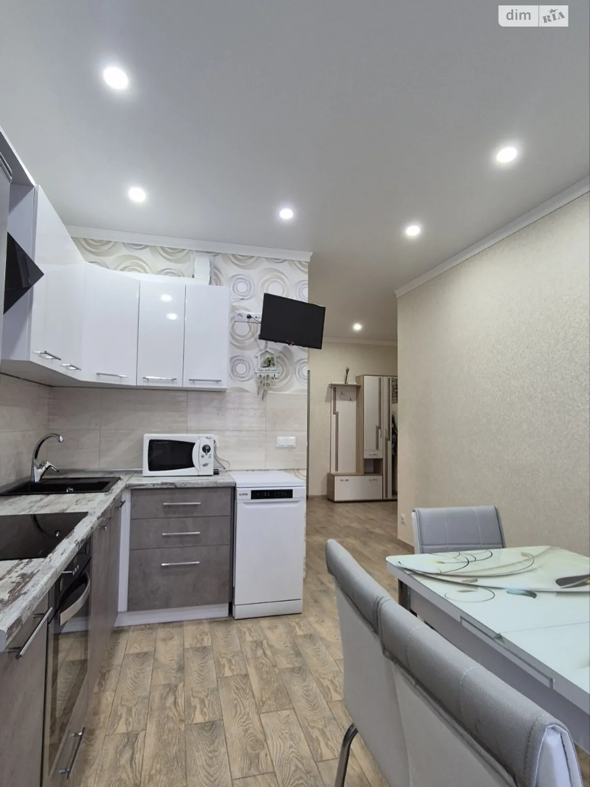 Продается 1-комнатная квартира 40 кв. м в Одессе, ул. Академика Сахарова, 3В - фото 1