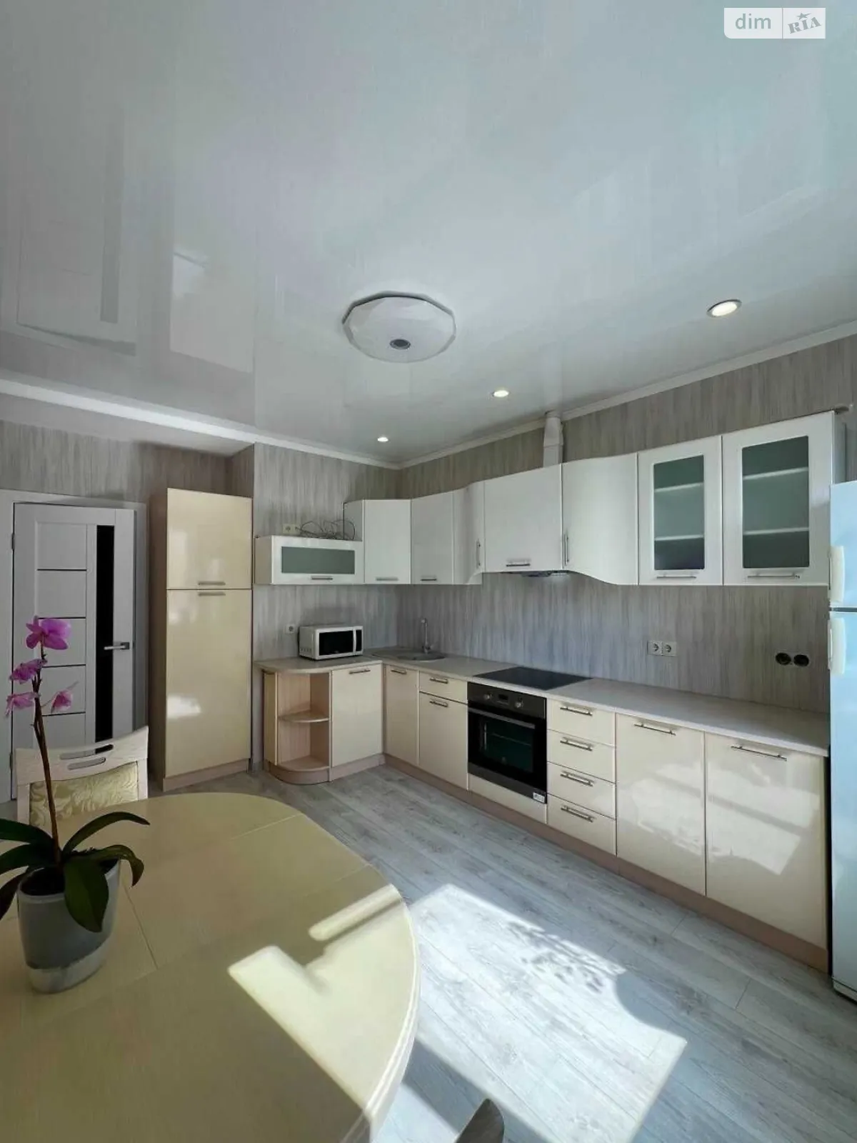 Продается 1-комнатная квартира 42 кв. м в Одессе, ул. Академика Сахарова, 3Б - фото 1