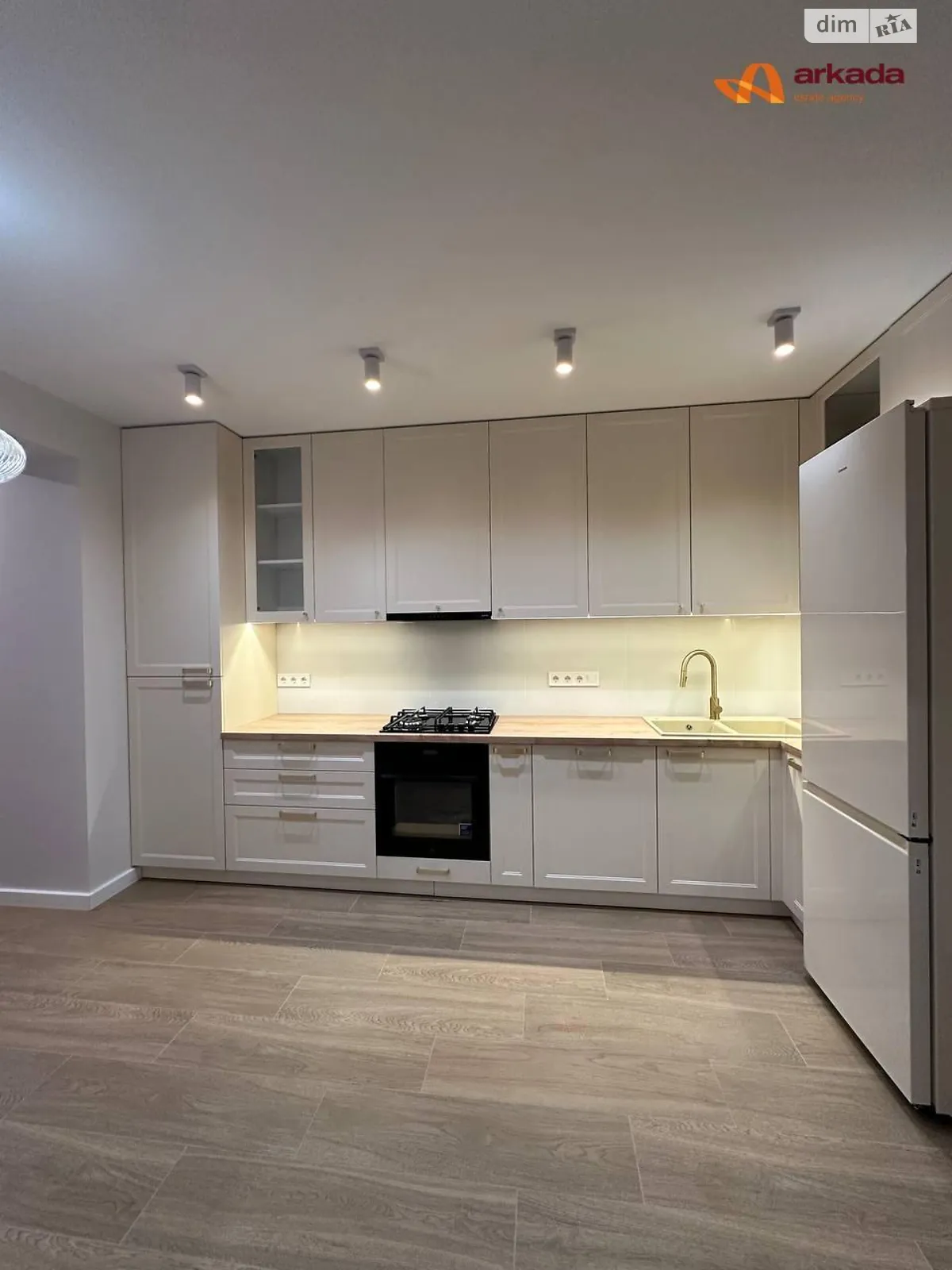 Продается 3-комнатная квартира 84.9 кв. м в Ивано-Франковске, ул. Приозерная, 27 - фото 1